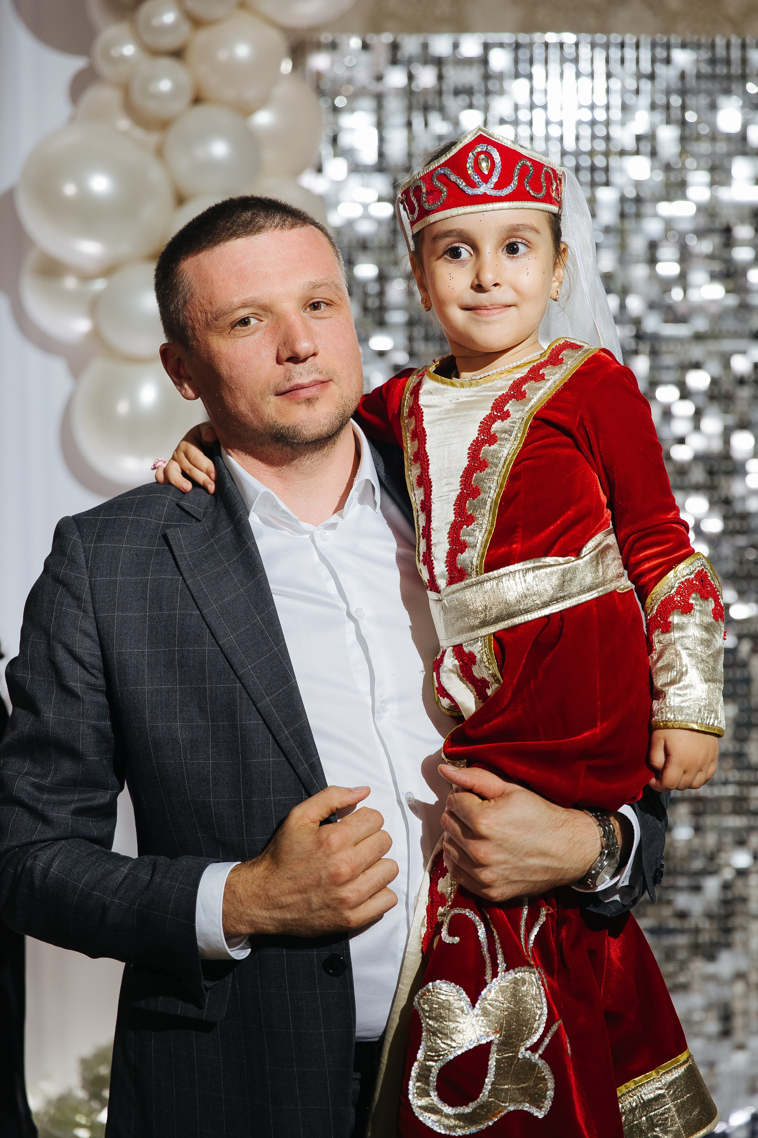 Ани и Назели. 35&5 День рождения, «Янтарь». Фотограф в Красноярске Надежда Воскресенская