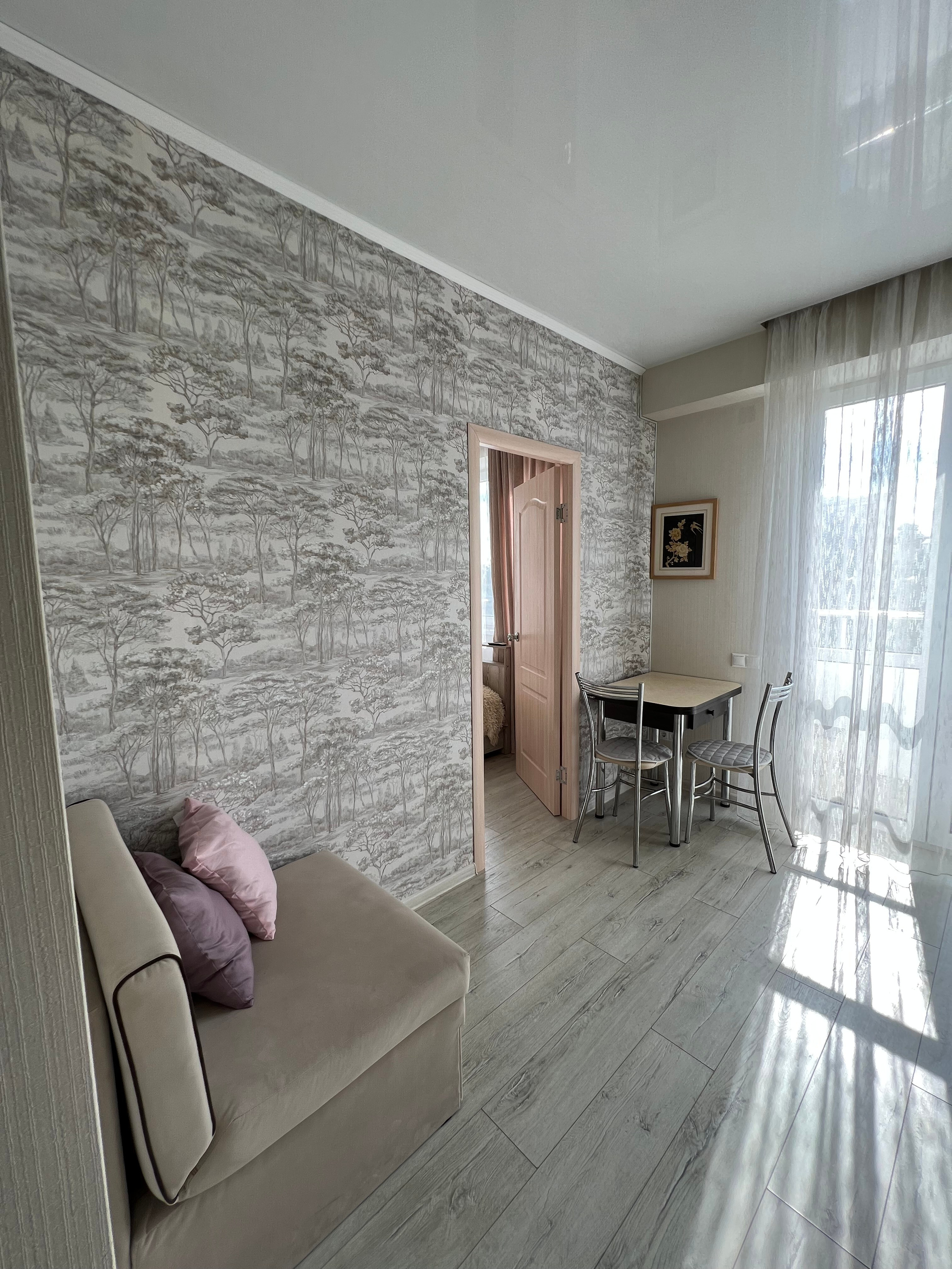 Уютная, светлая квартира в центральном районе Сочи рядом с морем!. Квартиры посуточно, длительно в Сочи, LARA APART GROUP