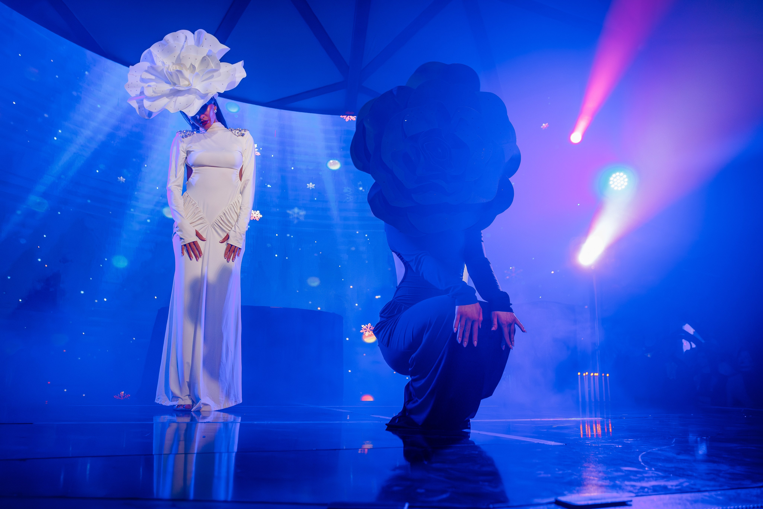 Новогодняя шоу-программа «MAGIC TIME» в PTIZZA BAR_Ялта_31.12.2025. Аминов Руслан | Фотограф