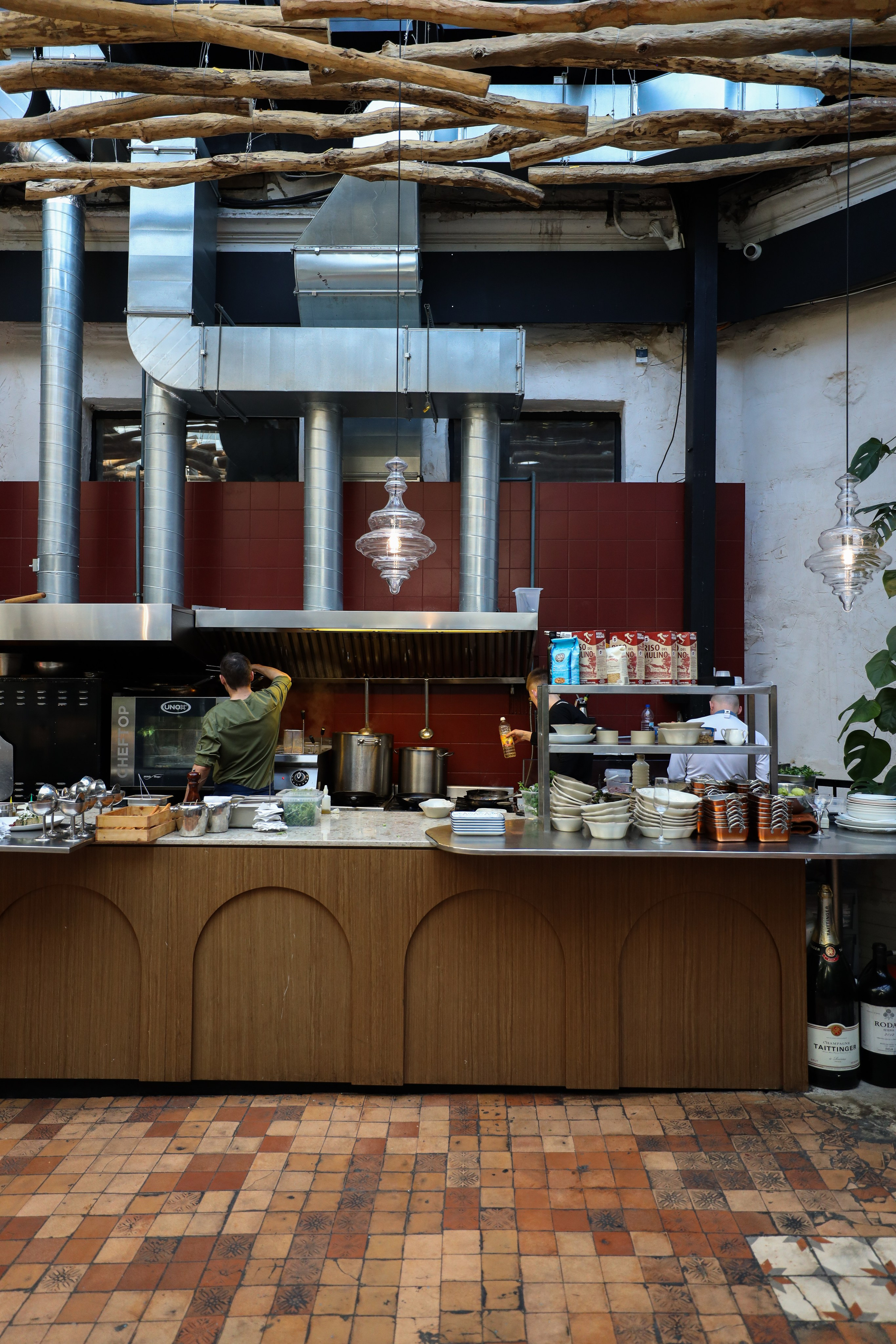 Gastrodvor 8 March. Дженбаз Павел — фотограф в Ялте