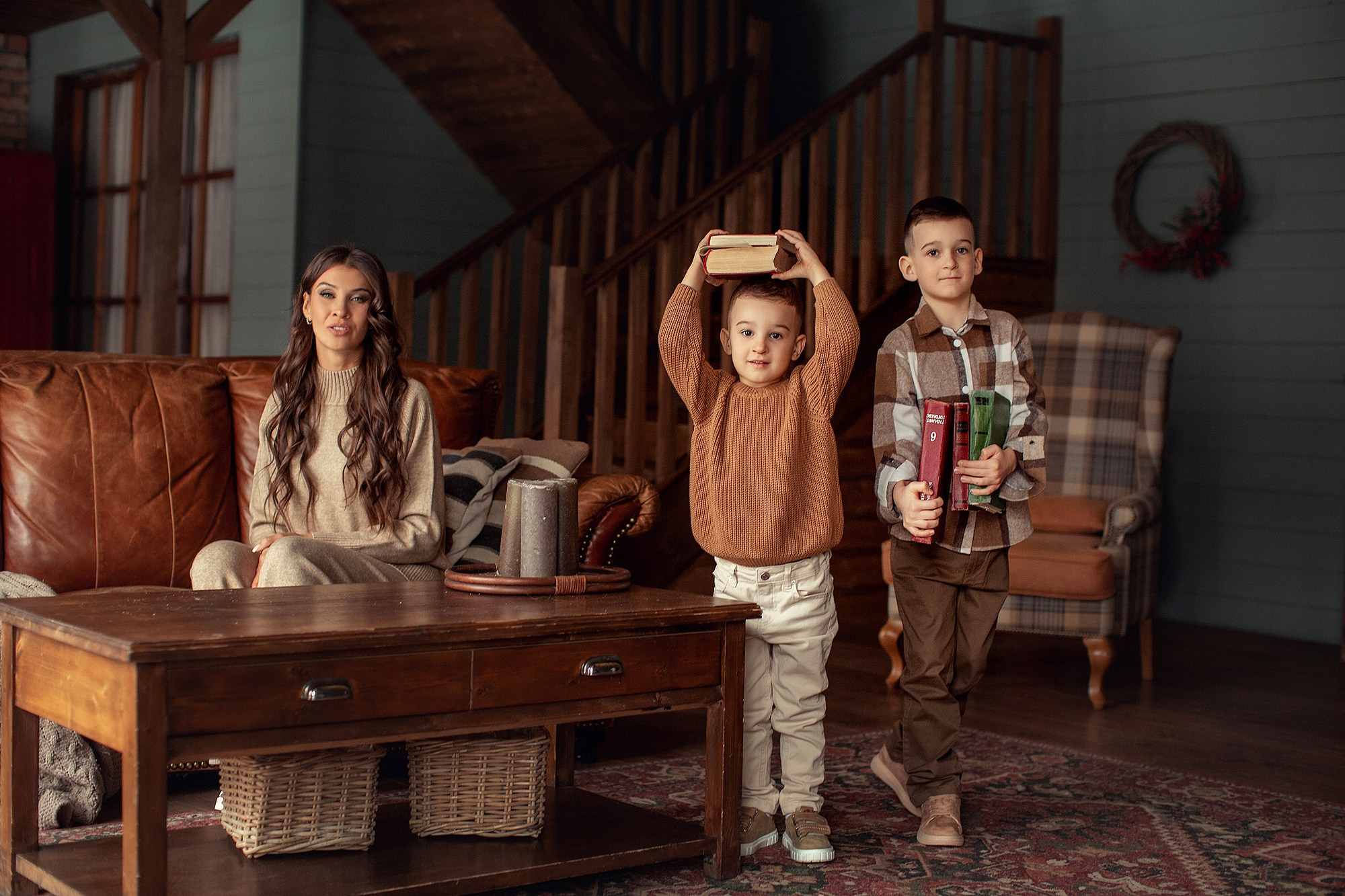 Студийная съемка мамы с сыновьями. Tatyana Nadezhdina Family photographer