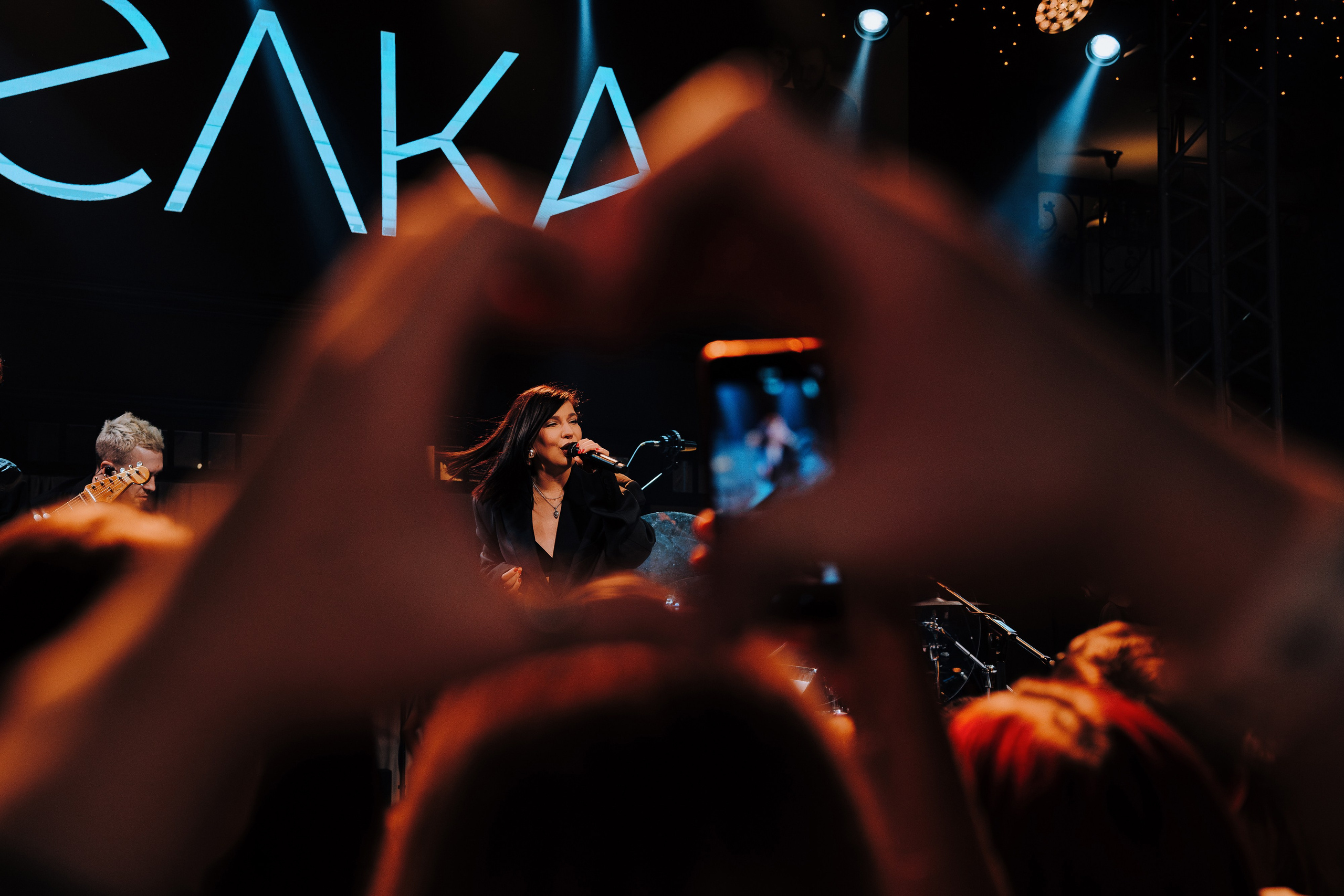 20 ЛЕТ МЕГАПОЛИС ЧЕЛЯБИНСК ХЕДЛАЙНЕР ЕЛКА. Репортажный фотограф Зуев Роман г. Челябинск