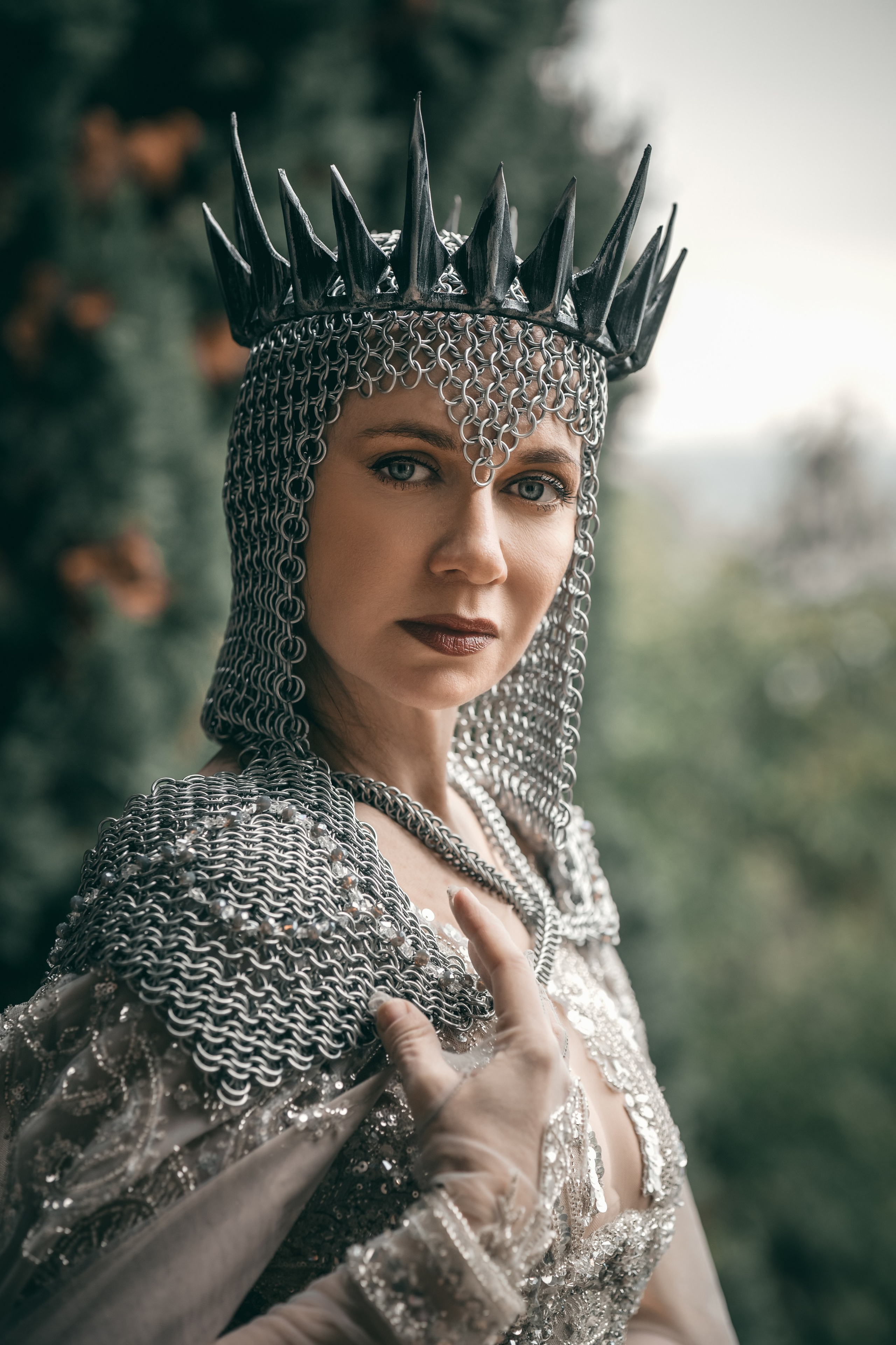 Индивидуальная художественная женская арт фотосессия в замке в абхазии в москве косплей корона костюм от кутюрье сказочное платье 