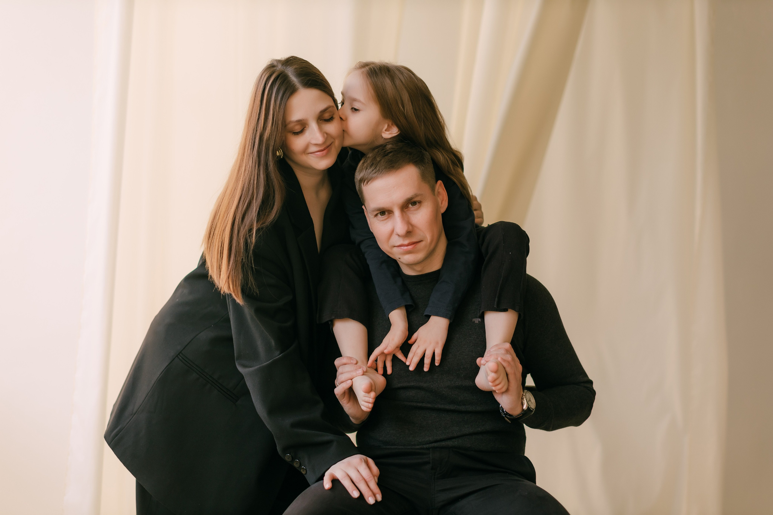 Женя, Женя, Кира. Мария Стеклова контент фотограф и семейный фотограф в Омске и Тюмени