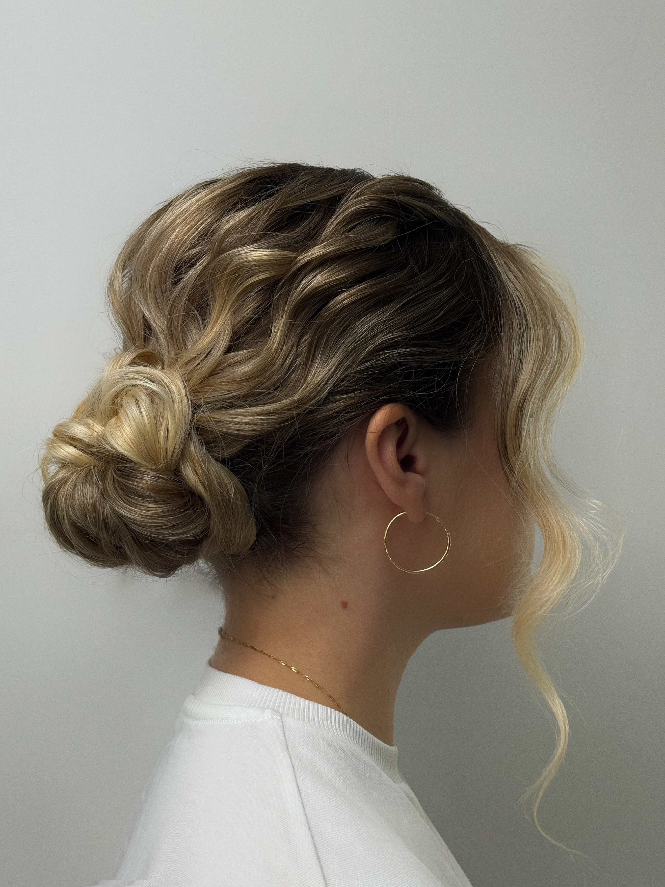 Прически, укладки. Студия визажистов, стилистов по прическам, бровистов и мастеров по ресницам