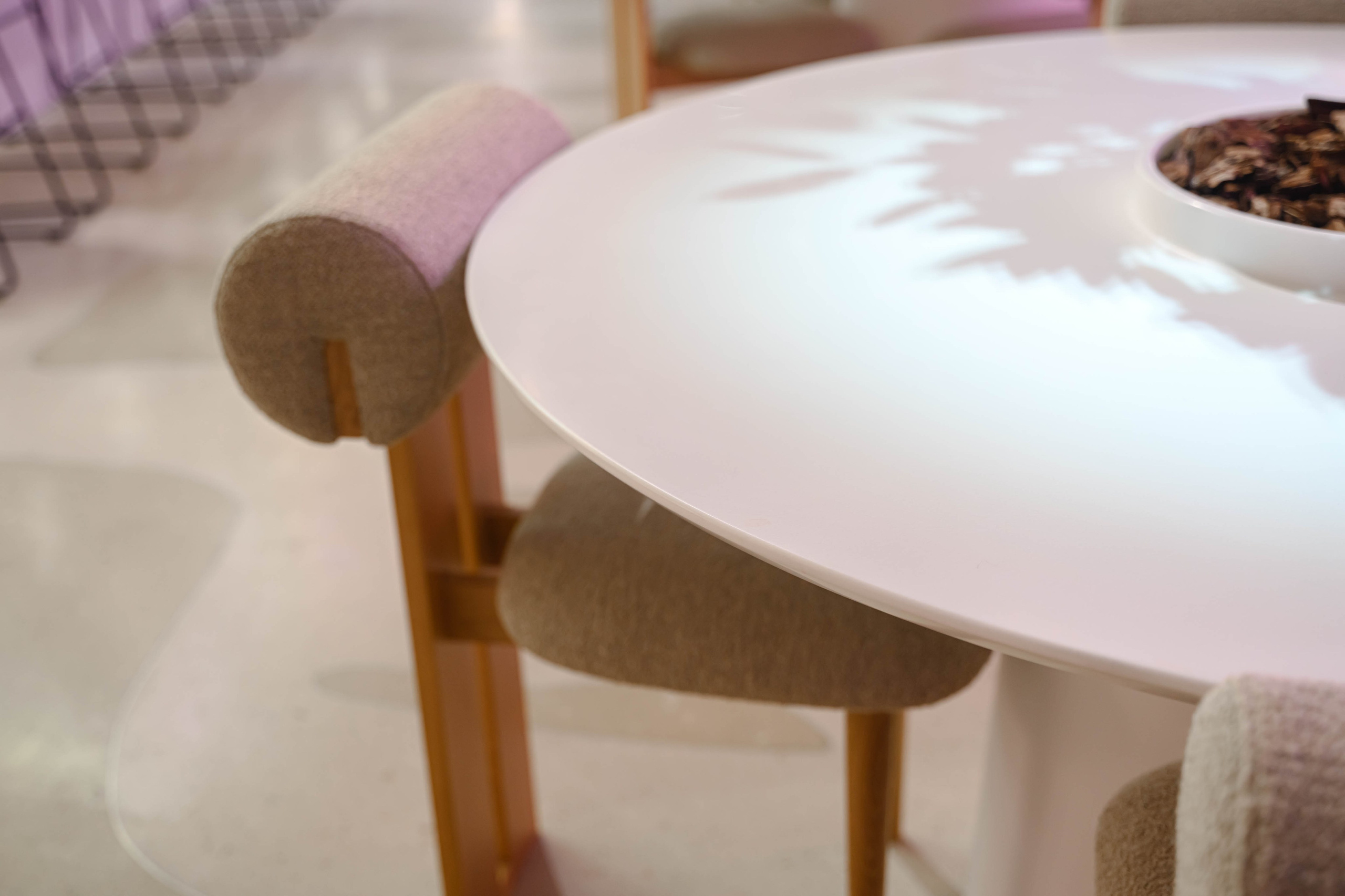 Фотосъемка мебели кофейни в холле аппартаментов Well. Интерьерный и репортажный фотограф в Санкт-Петербурге