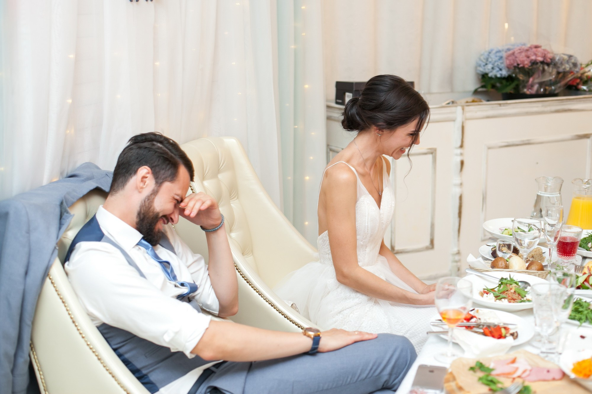 Ты мой космос, свадьба в СПБ. Фотограф крещение венчание в Петербурге! Помогает подобрать храм и посоветовал душевного батюшку в СПб