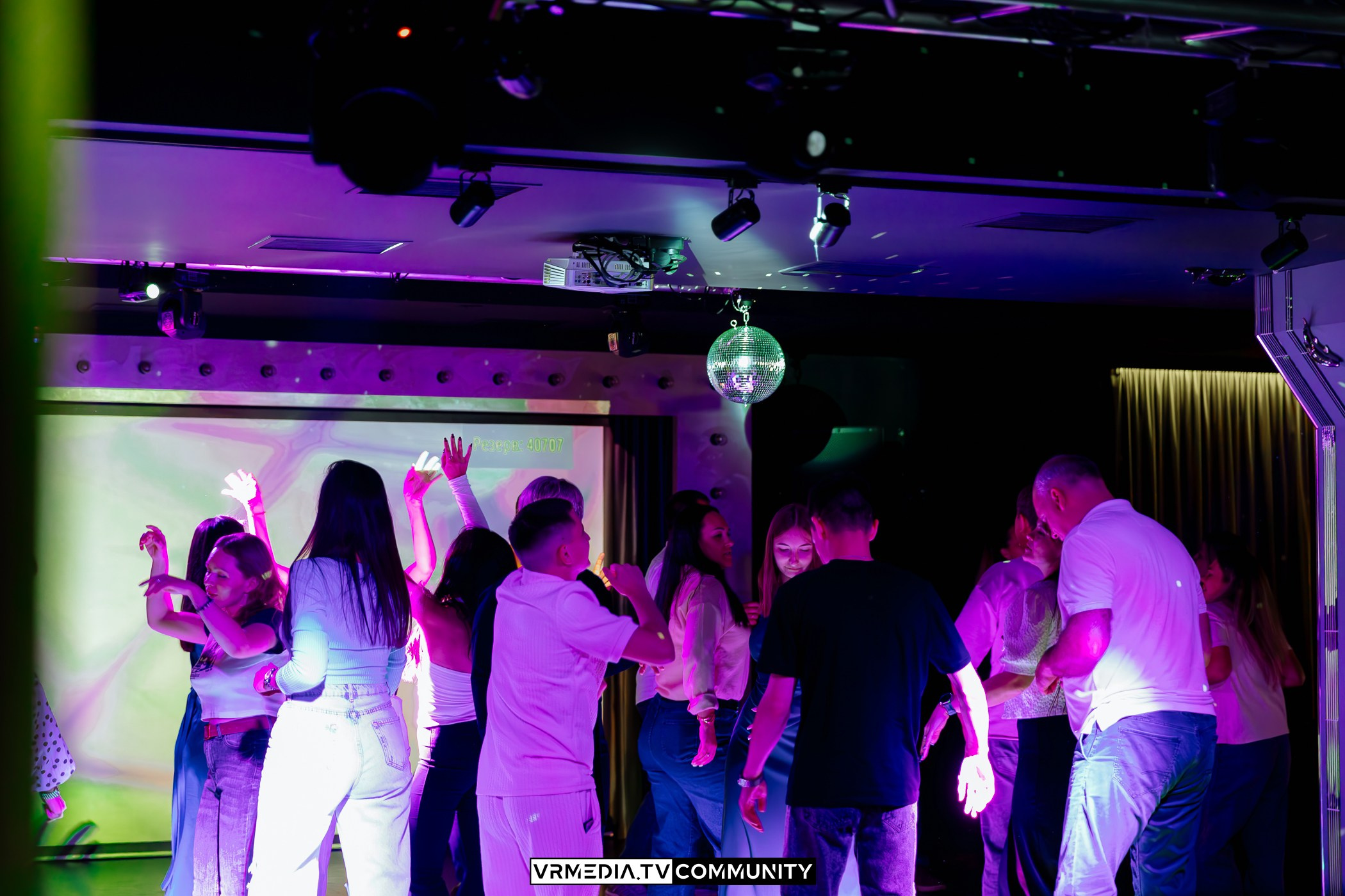 Караоке-бар «Volna»: Friends day или день дружбана