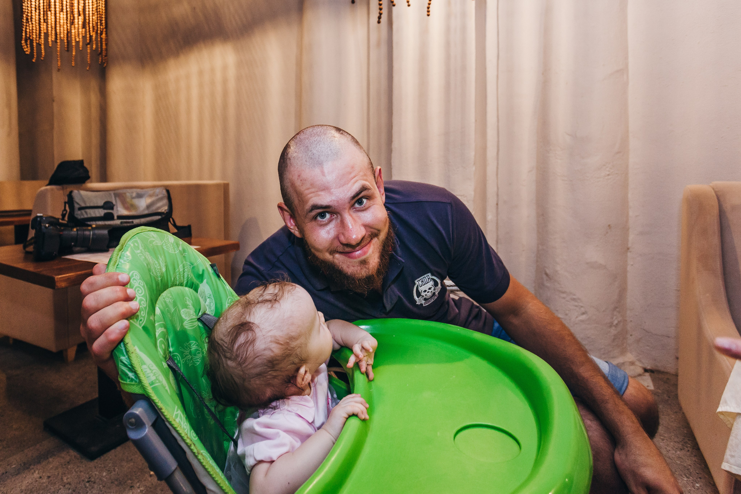 День рождение в уютном ресторане. Фотограф Денис Денисов