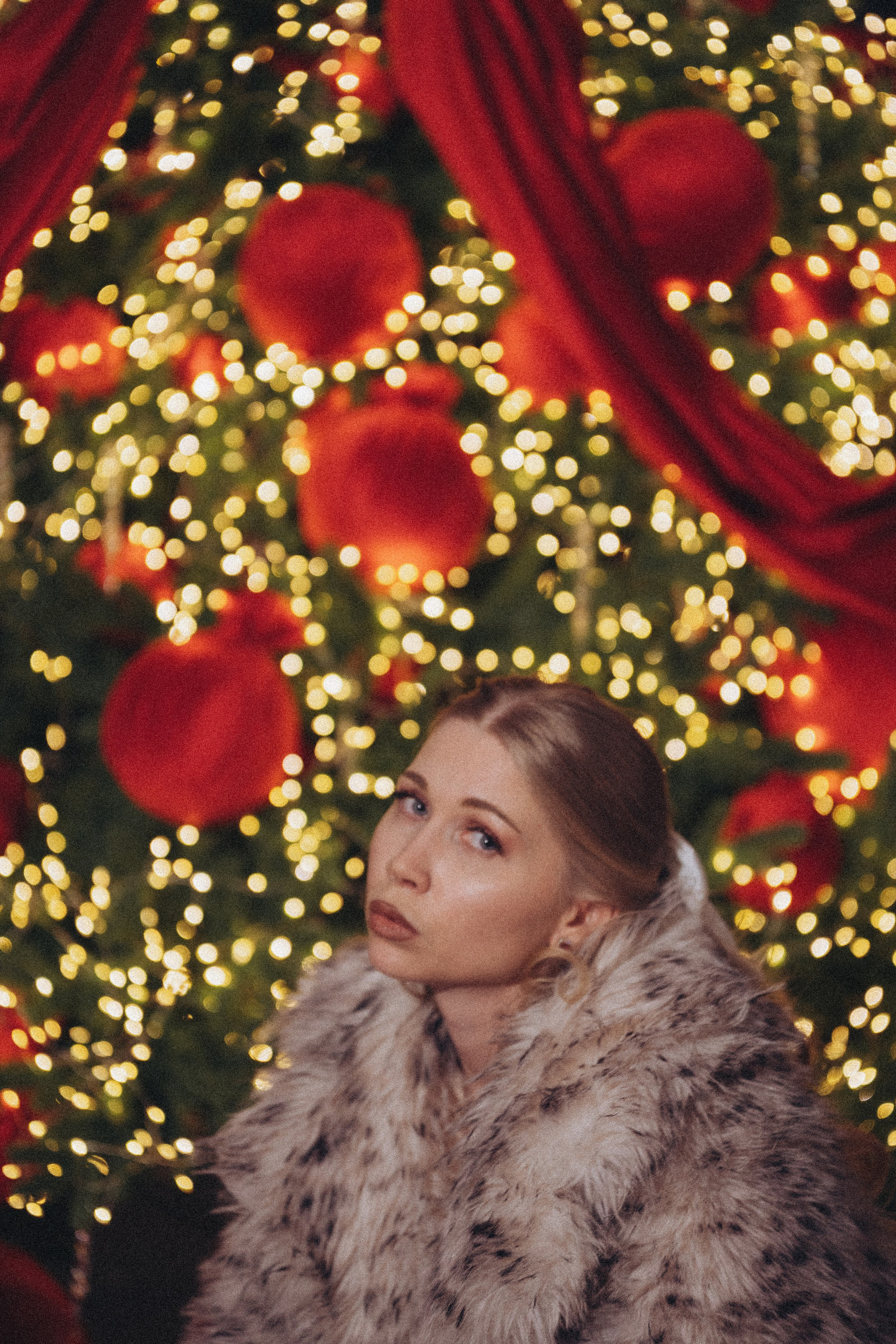 ФОТОСЕССИЯ К НОВОМУ ГОДУ В СТУДИИ С ЕЛОЧКОЙ КРАСИВЫЙ ОБРАЗ. Профессиональный фотограф, Санкт-Петербург — Виктория Богомолова