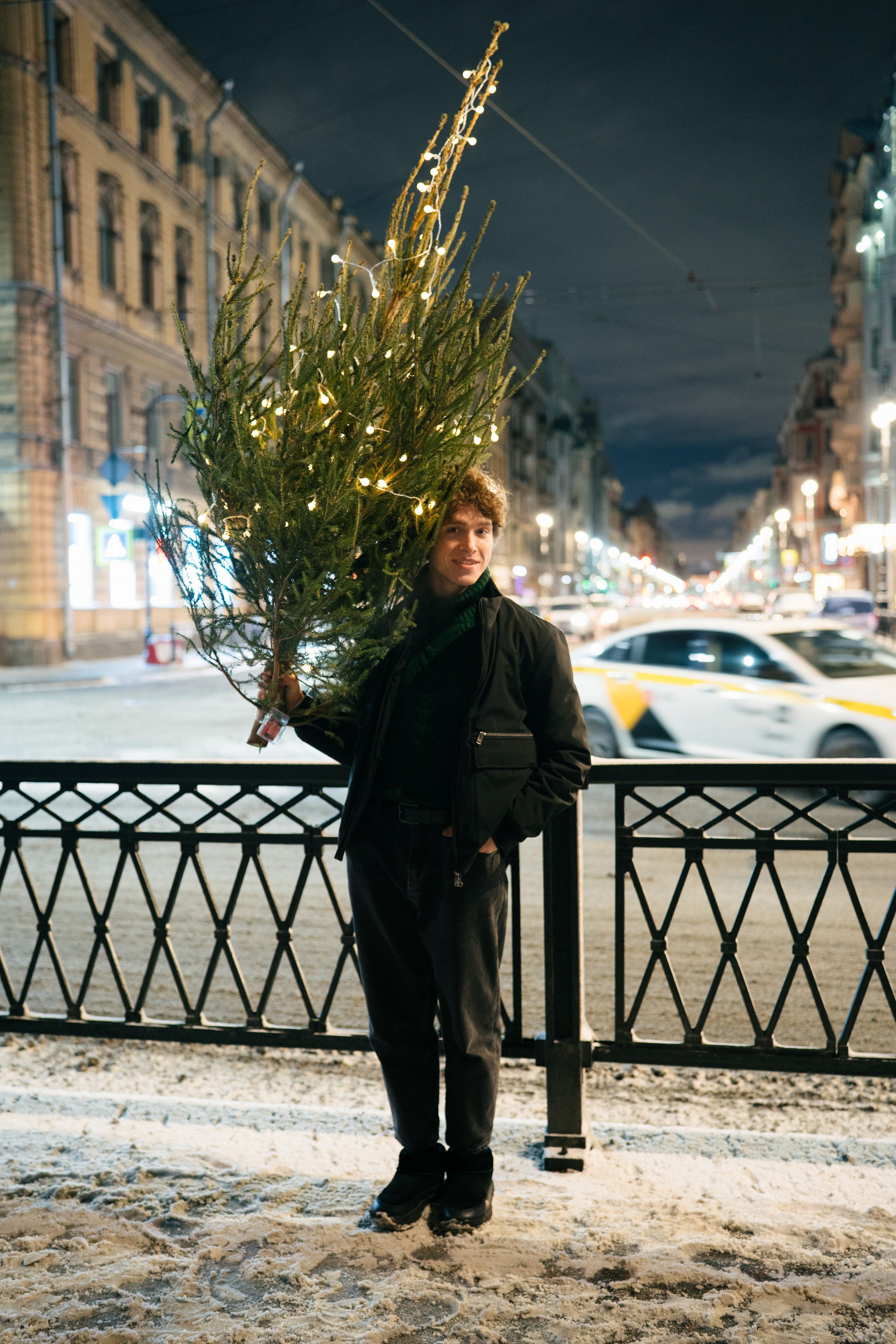 НОВОГОДНЯЯ ПРОГУЛКА ПАРЫ ПО ЧЕРНЫШЕВСКОЙ ПЕРЕД НОВЫМ ГОДОМ. Профессиональный фотограф, Санкт-Петербург — Виктория Богомолова