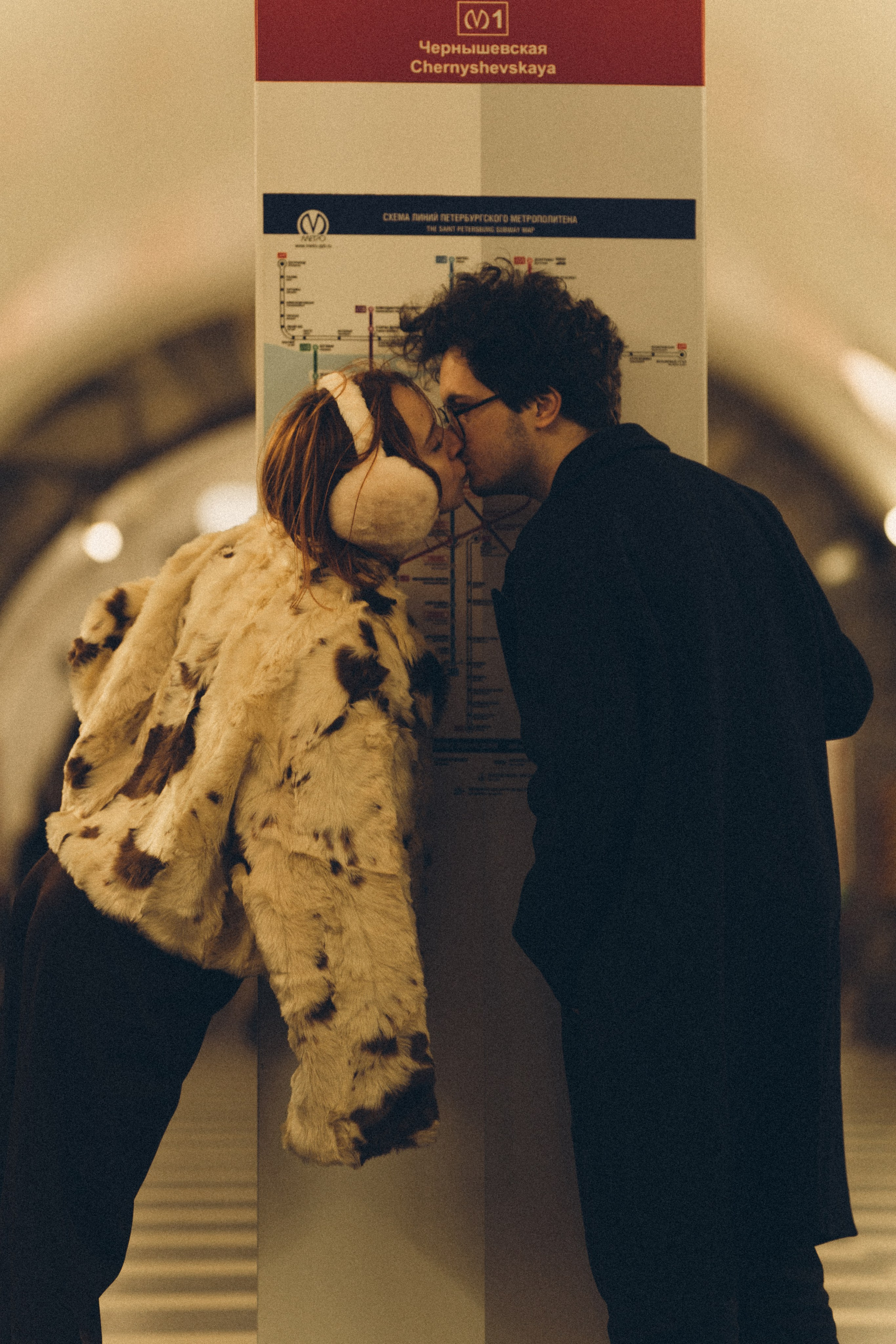 НОВОГОДНЯЯ ФОТОСЕСИИЯ ПАРЫ В МЕТРО ЛЮБОВЬ. Профессиональный фотограф, Санкт-Петербург — Виктория Богомолова