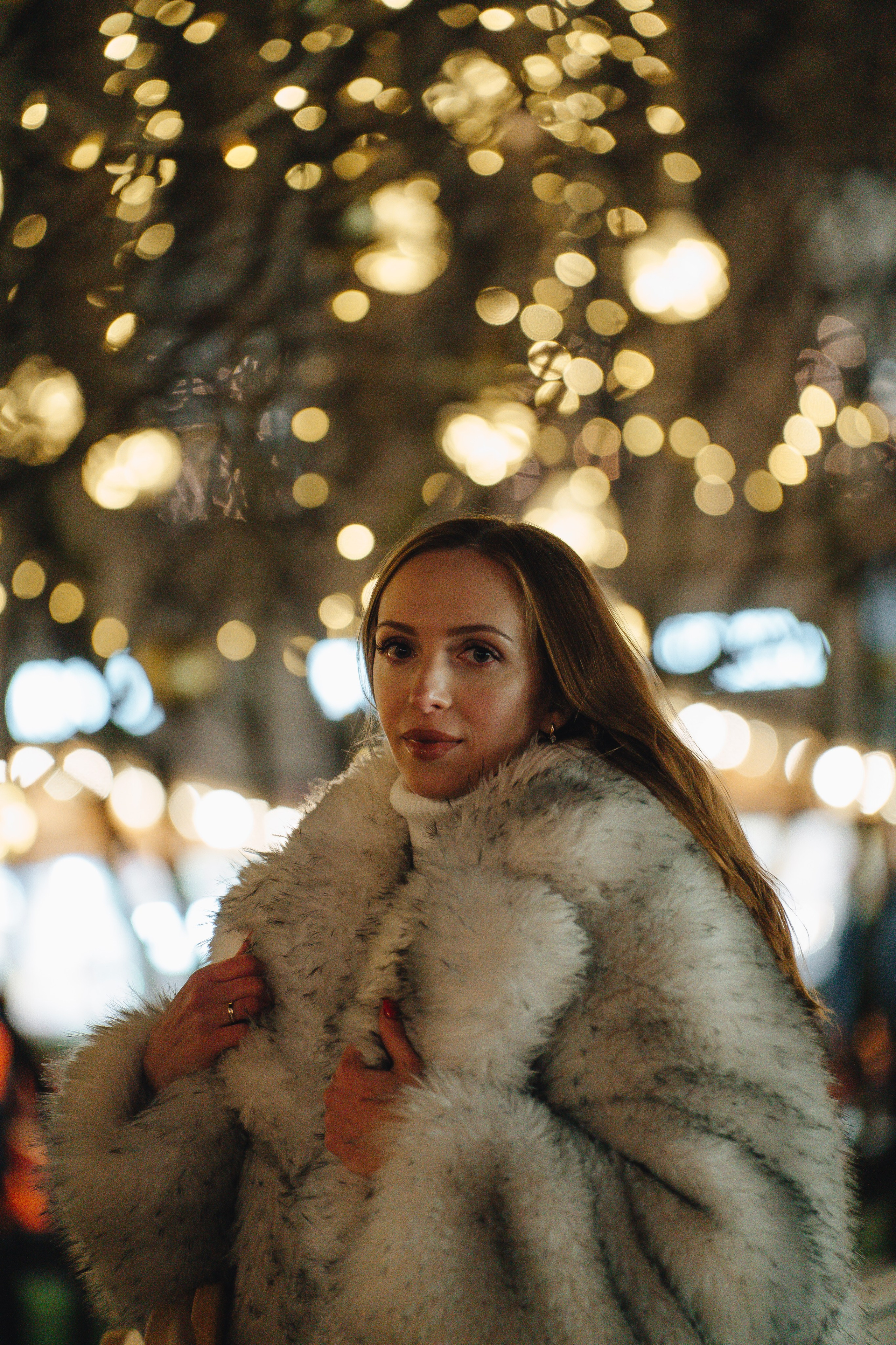 ПРОГУЛКА НА МАНЕЖНОЙ ПЛОЩАДИ ДЛЯ ДЕВУШКИ ПЕРЕД НОВЫМ ГОДОМ (НОВОГОДНЯЯ ФОТОСЕССИИЯ НА МАНЕЖНОЙ ПЛОЩАДИ). Профессиональный фотограф, Санкт-Петербург — Виктория Богомолова