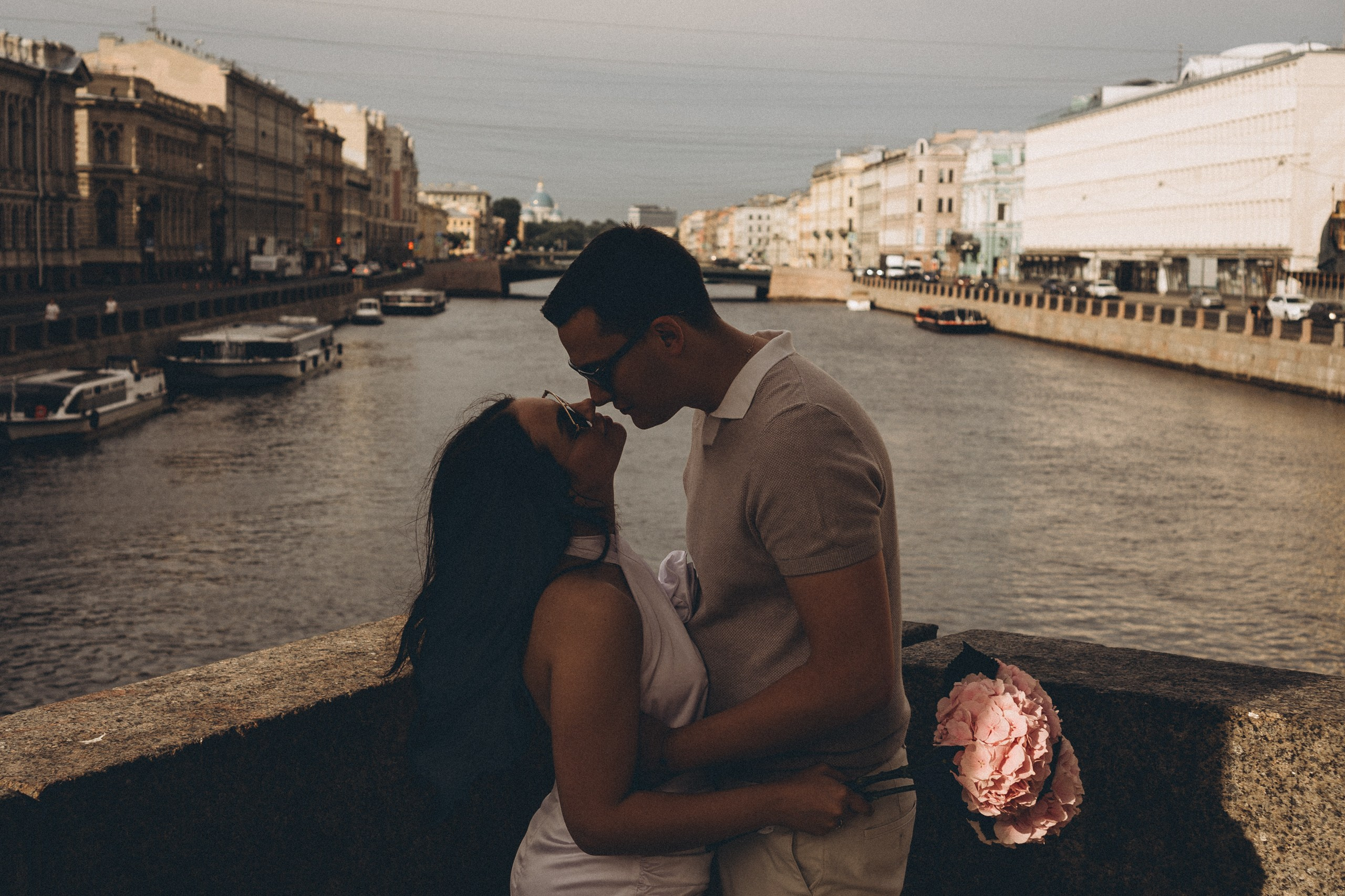 СВАДЕНБНАЯ СЬЕМКА НА КАТЕРЕ ПО КАНАЛАМ САНКТ-ПЕТЕРБУРГА И В АКВАТОРИИ НЕВЫ. Профессиональный фотограф, Санкт-Петербург — Виктория Богомолова