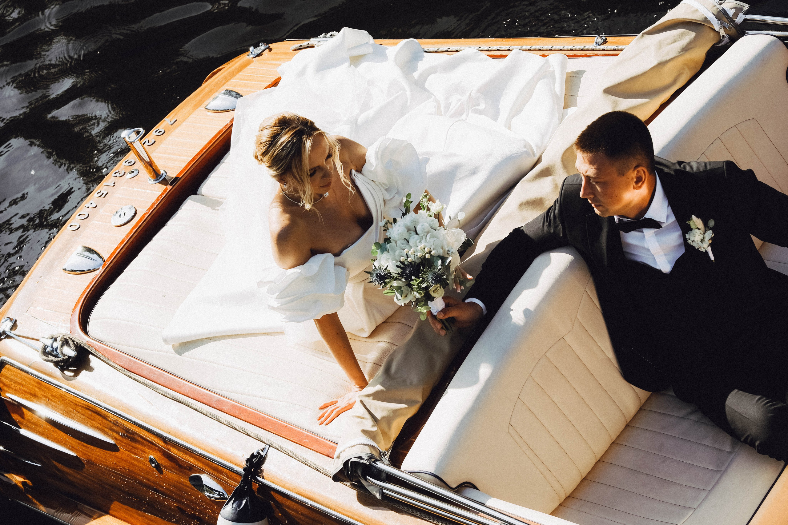 СВАДЕБГНАЯ ПРОГУЛКА ПО КАНАЛ САНКТ-ПЕТЕРБУРГА НА КАТЕРЕ. Профессиональный фотограф, Санкт-Петербург — Виктория Богомолова