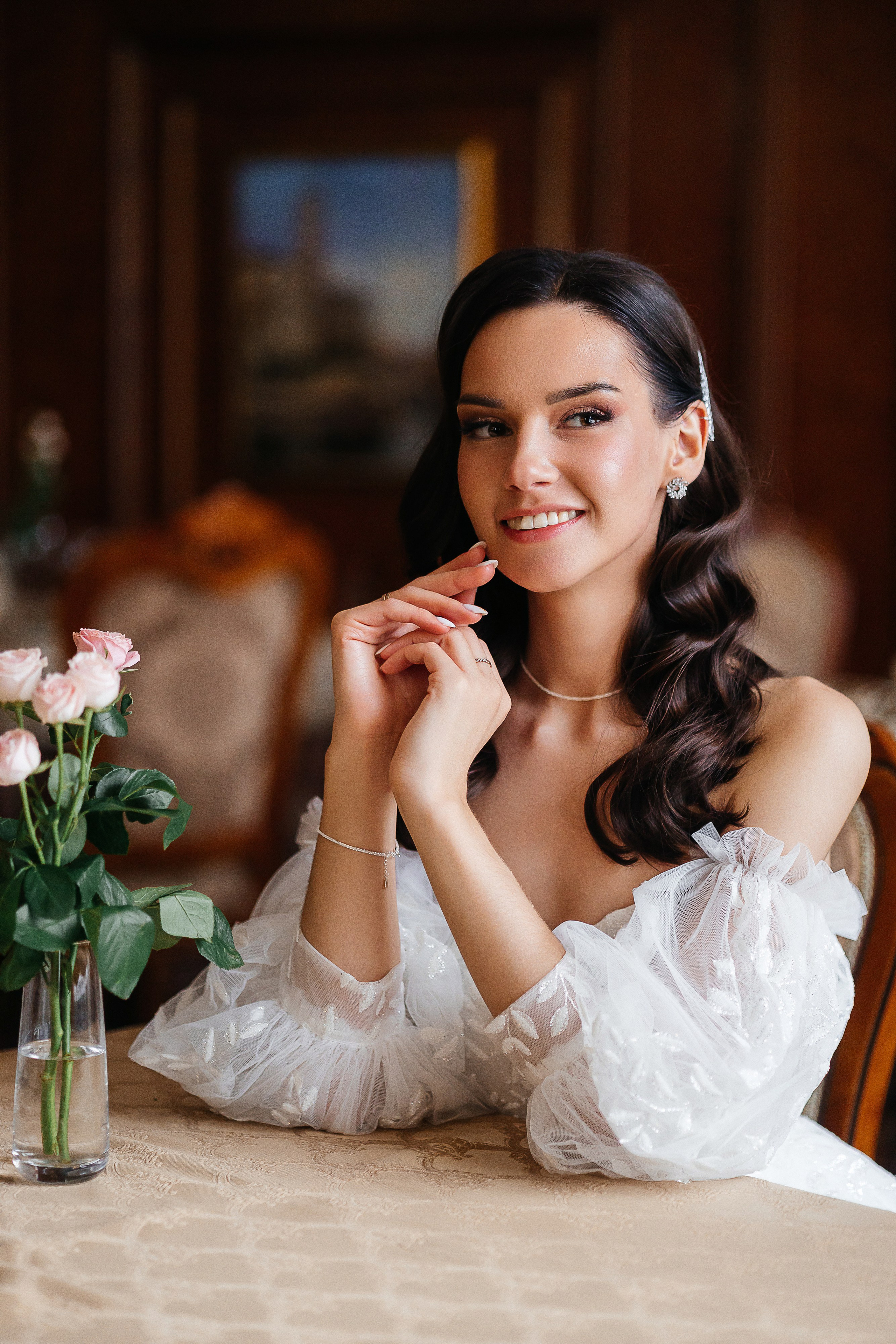 Волшебное утро невесты в номере отеля. Олег Сверчков | Свадебный фотограф Вологда