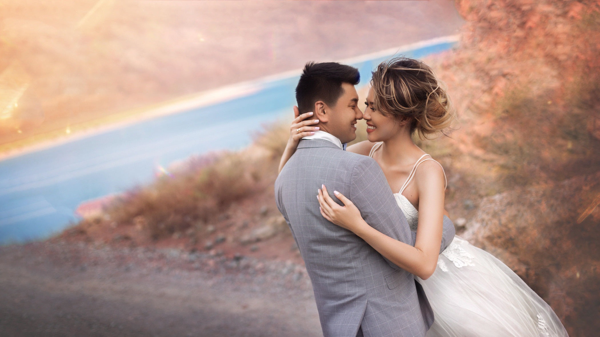 Целуются молодожены Москва