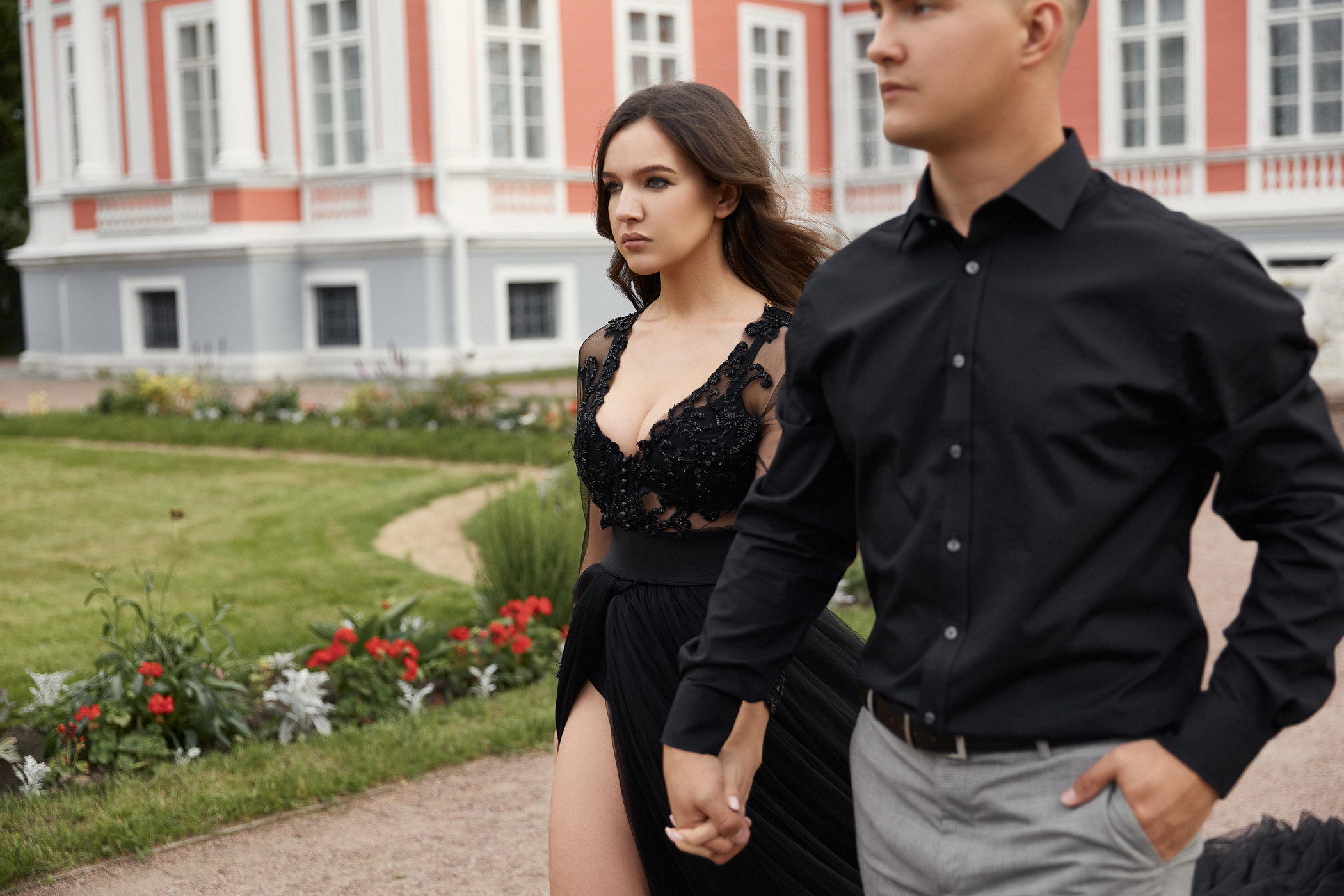 Фотосессия влюбленных в усадьбе Кусково | Романтическая съемка в Москве. Контентный и репортажный фотограф Виталий Кулешов | Москва
