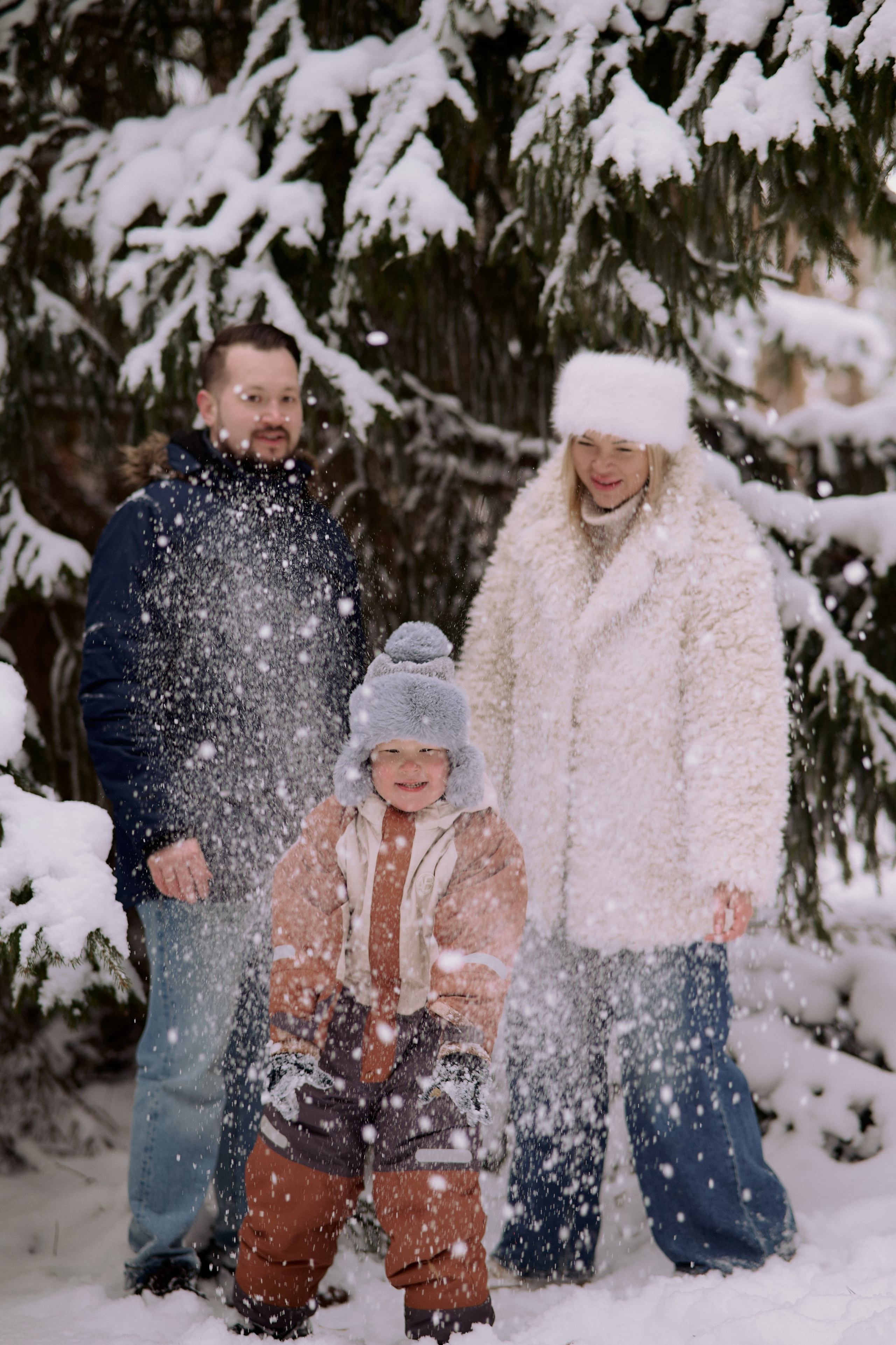 Паша, Света и Марк на зимней прогулке. Семейный и свадебный lifestyle-фотограф в Москве Мария Петрова