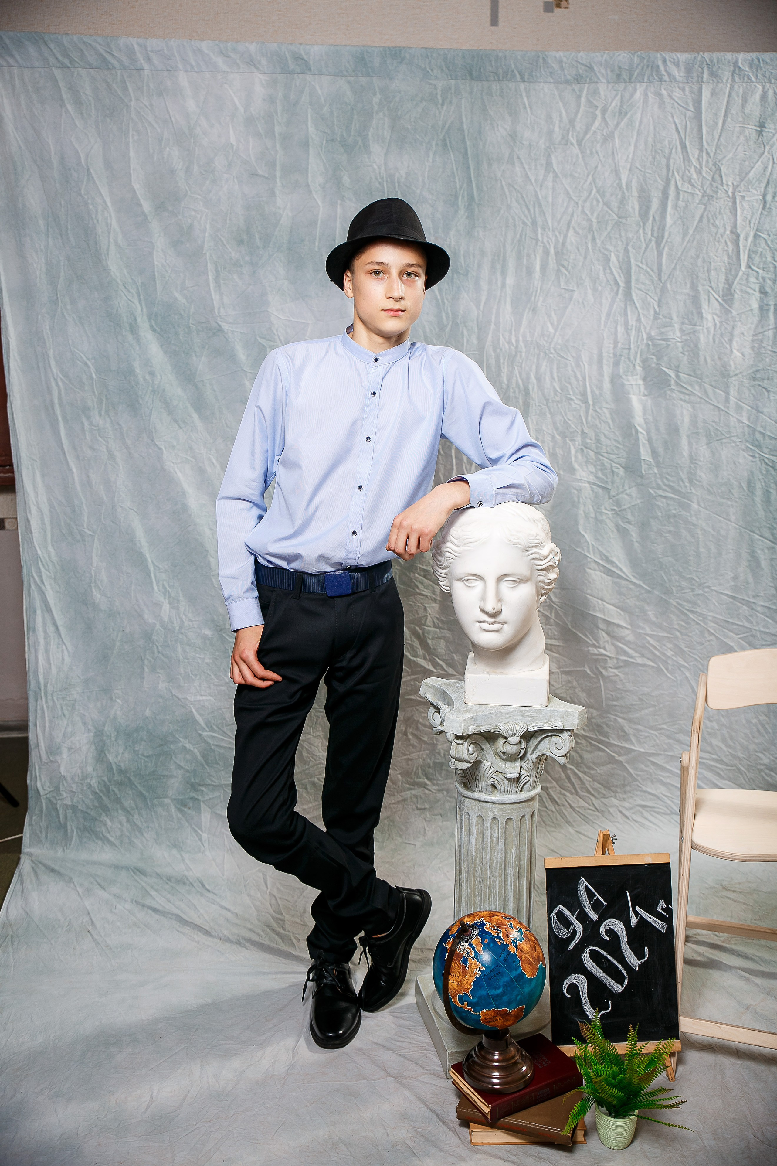 ОДНОТОННЫЙ ФОТОФОН. Выпускные альбомы в Донецке и ДНР. Фотограф Донецк и ДНР