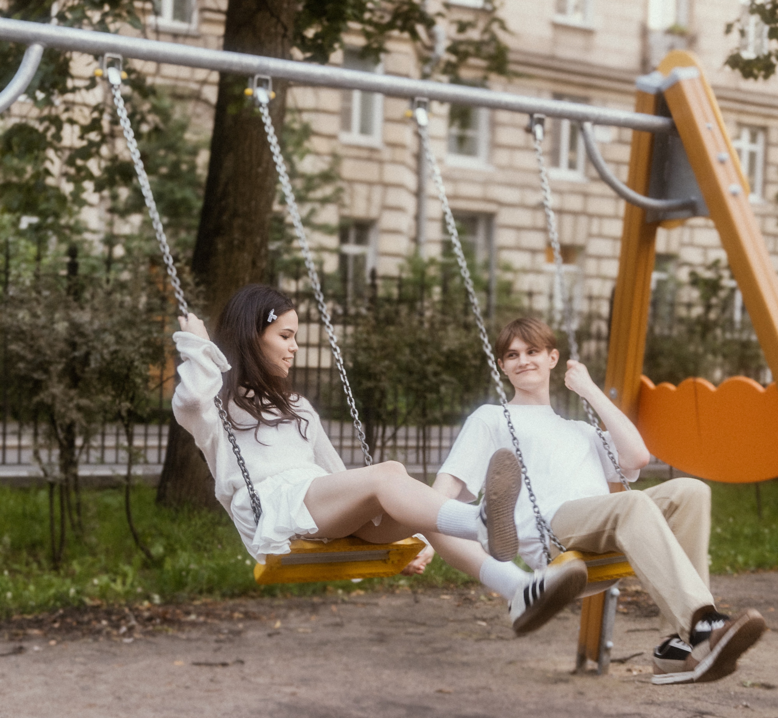 Фотосессия лавстори в Санкт-Петербурге. Лопухинский сад.