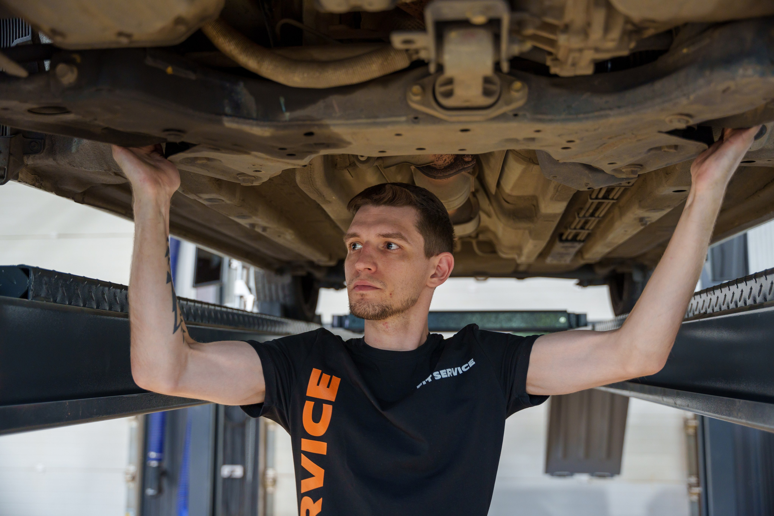 Интерьерная фотосъемка автосервиса Fit Service в Краснодаре — Профессиональная фотосъемка интерьера техцентра в Краснодаресеть СТО. Шедевры для Вас! Фотограф и Видеограф в Краснодаре Пахиев Руслан