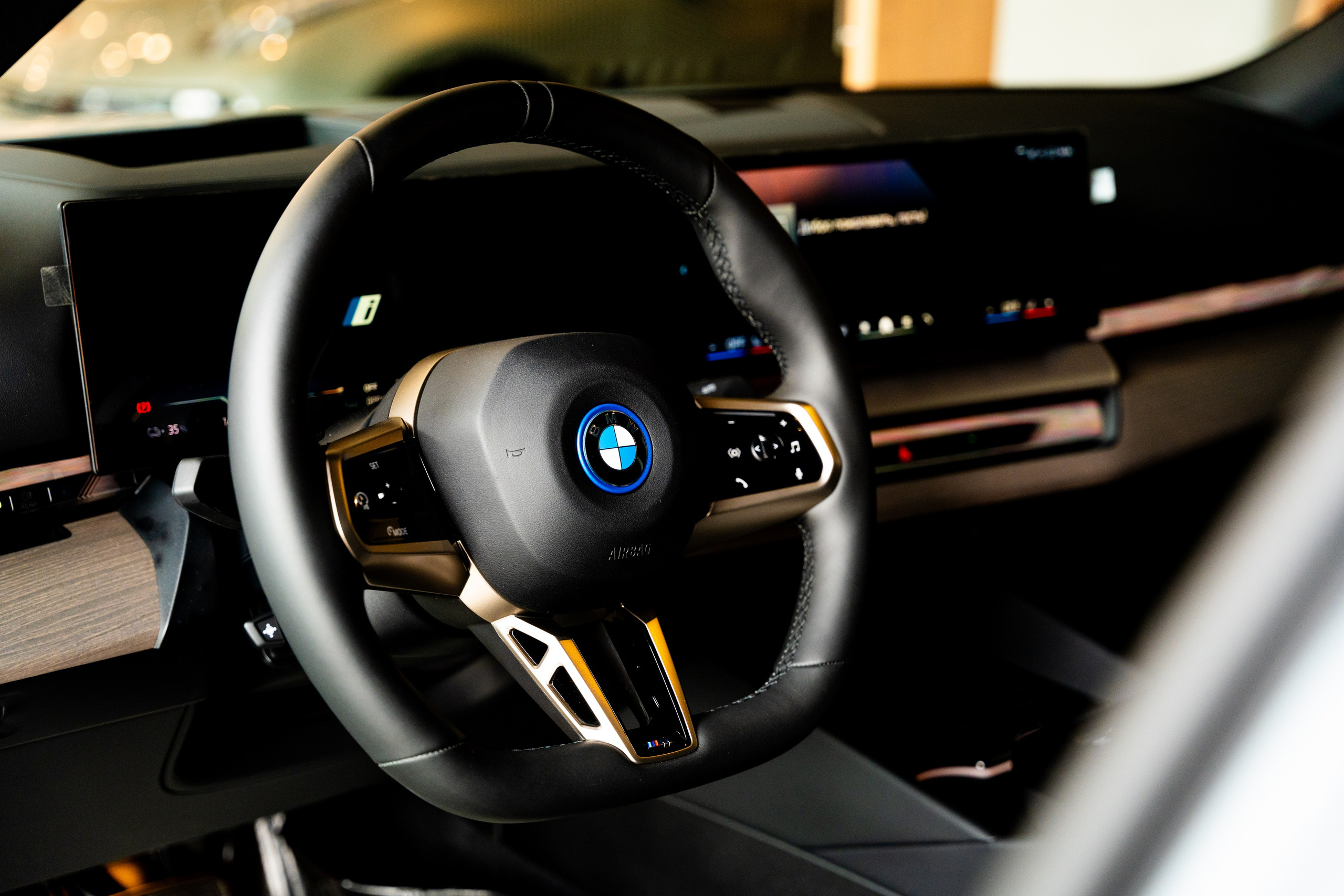 Интерьерная фотосъемка автосалона Elrus в Краснодаре. Zeekr, LiXiang Профессиональная фотосъемка интерьера премиум-автосалона в Краснодаре. Шедевры для Вас! Фотограф и Видеограф в Краснодаре Пахиев Руслан