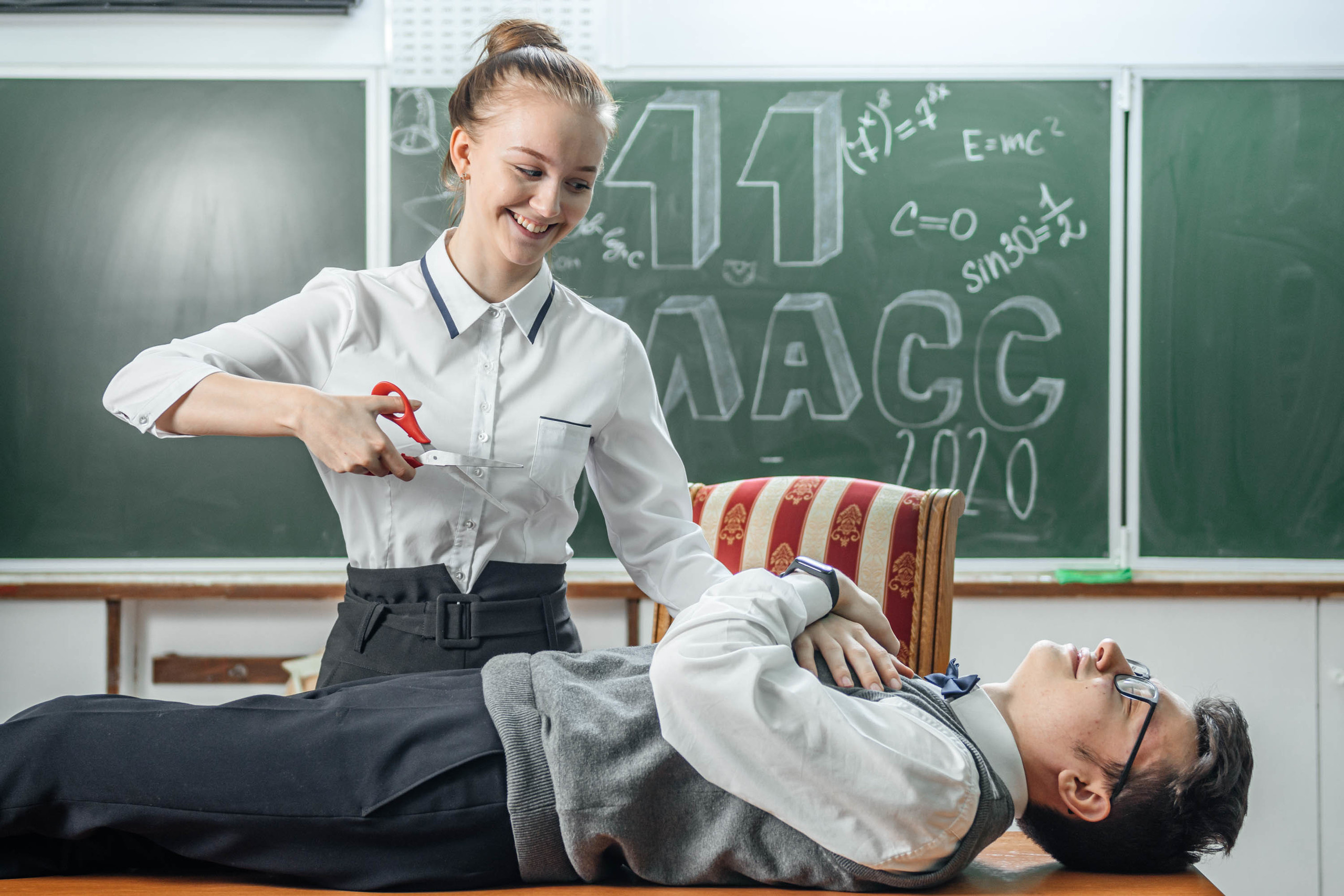 Групповая школьная фотография. Необычная фотография. Школьники. Выпускной альбом. Съёмка выпускного альбома