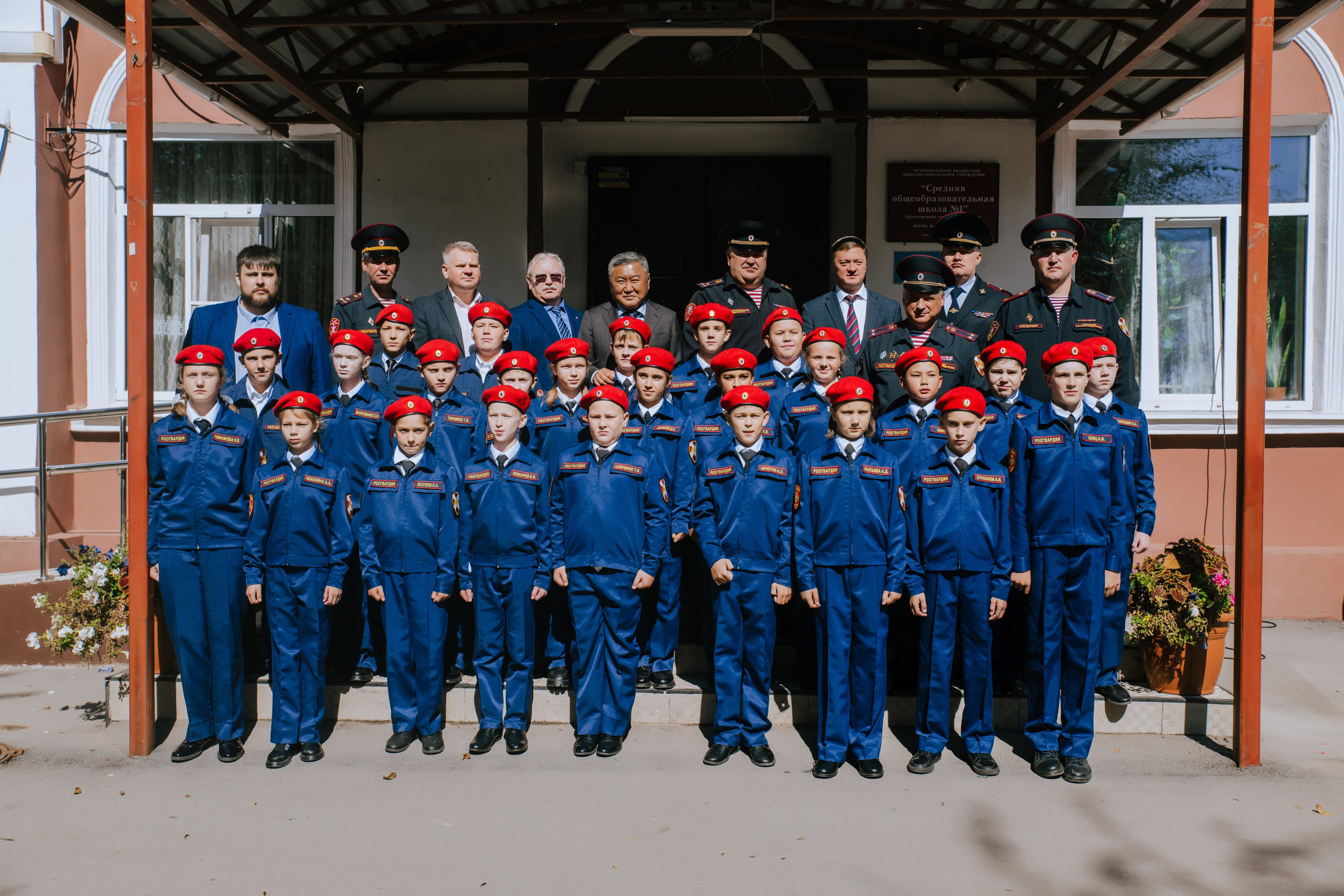 Кадетский класс — школа № 1. Фотограф Ярмишко Дарья. Выпускные фотокниги