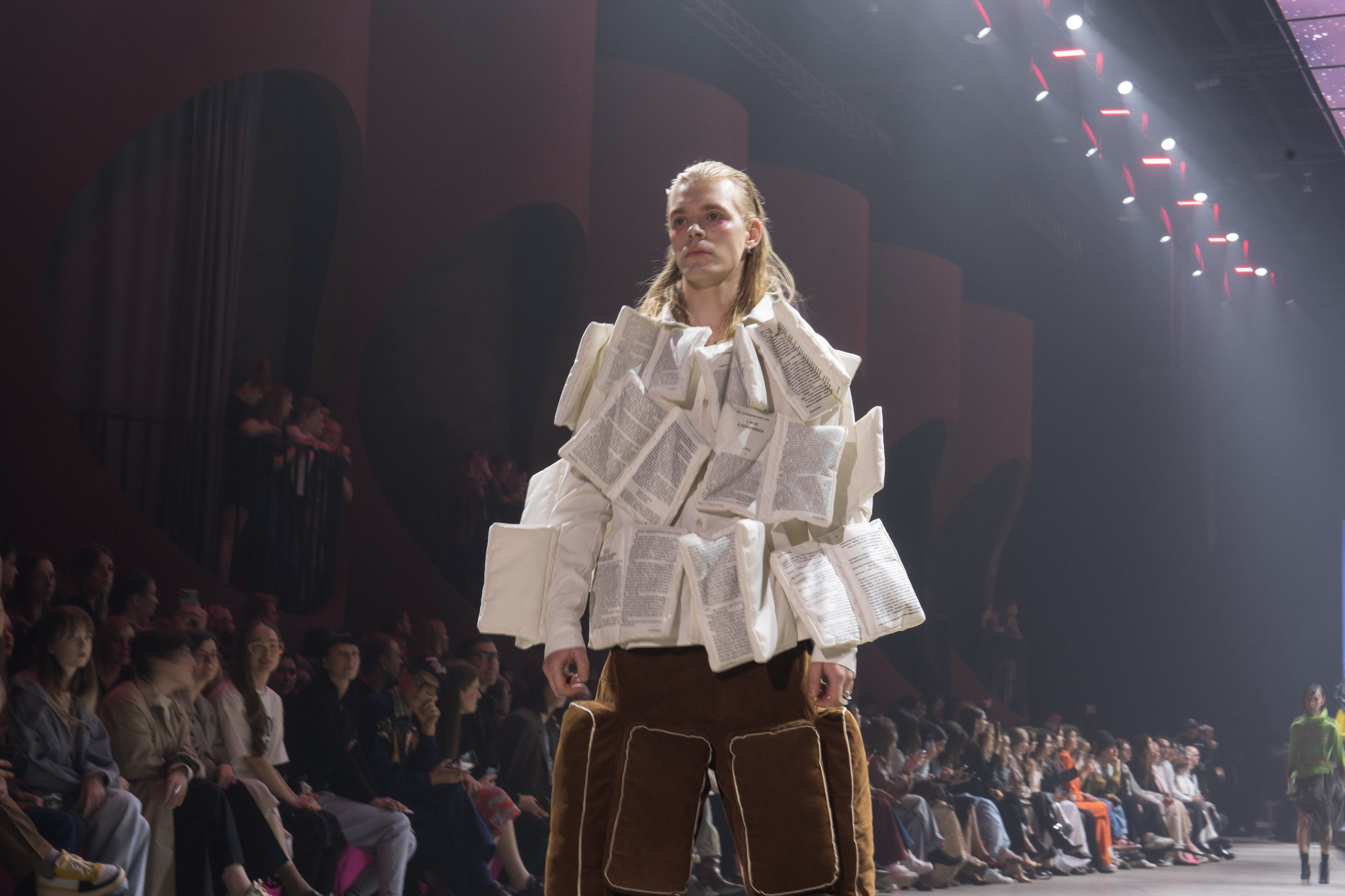 Показ Школы дизайна НИУ ВШЭ. Фотограф Николай Прокофьев модельные тесты в Москве