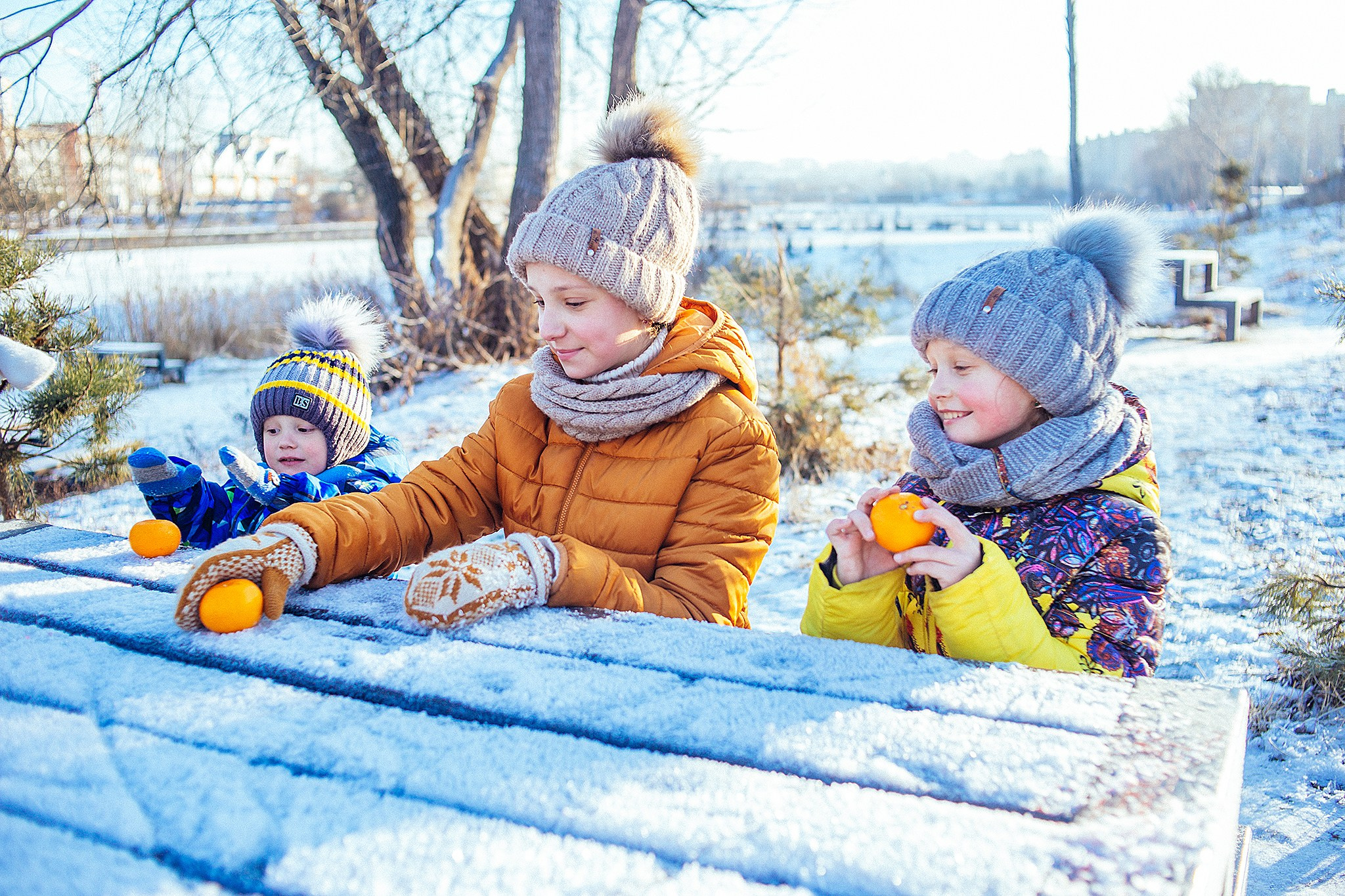 Зимняя фотопрогулка на мещерском озере с мандаринами. Детский и семейный фотограф, фотограф мероприятий Нижний Новгород