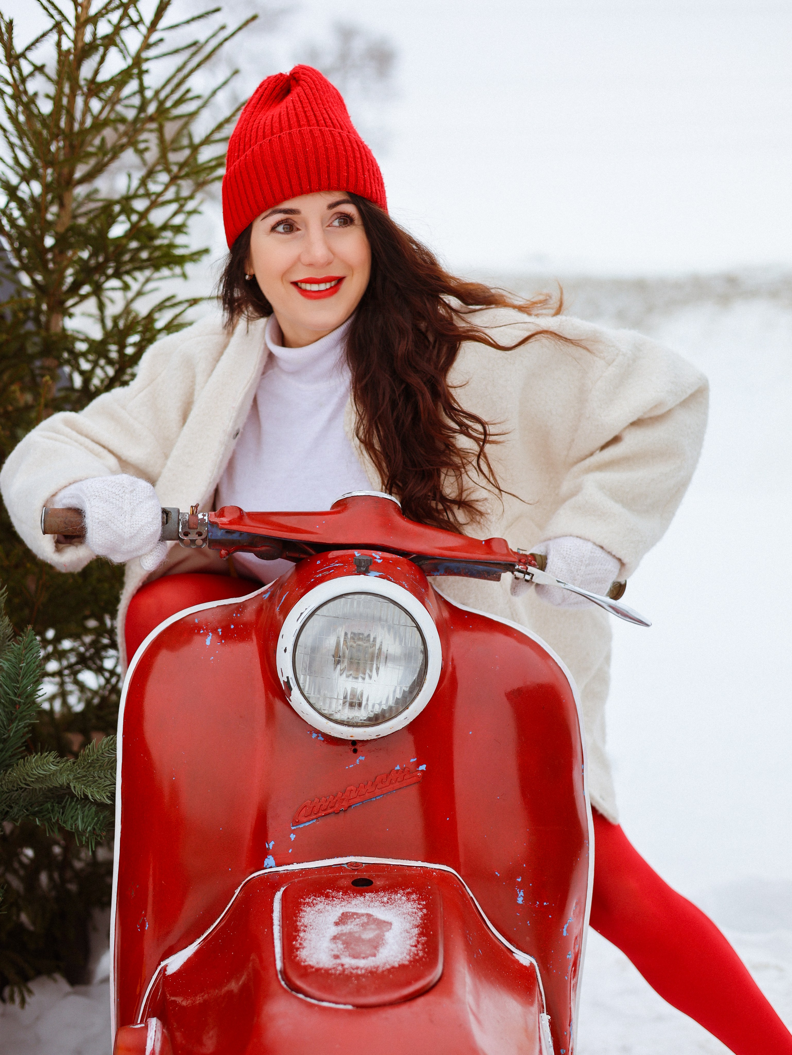 Вера в красном. Мания, портретный фотограф в городе Оренбург
