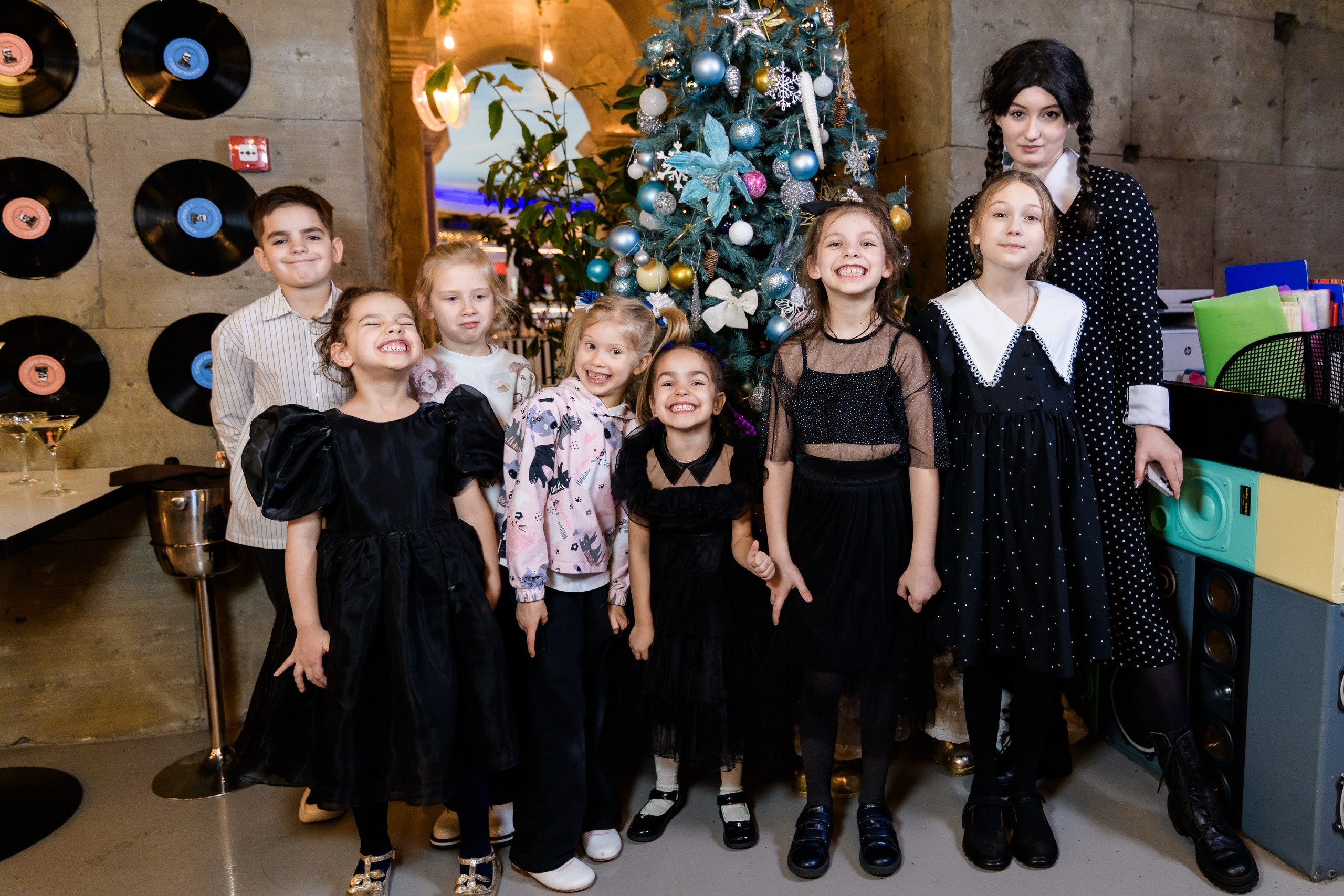 День рождения Софии в стиле «Уэнздей». Репортажный фотограф Сергей Дроздов