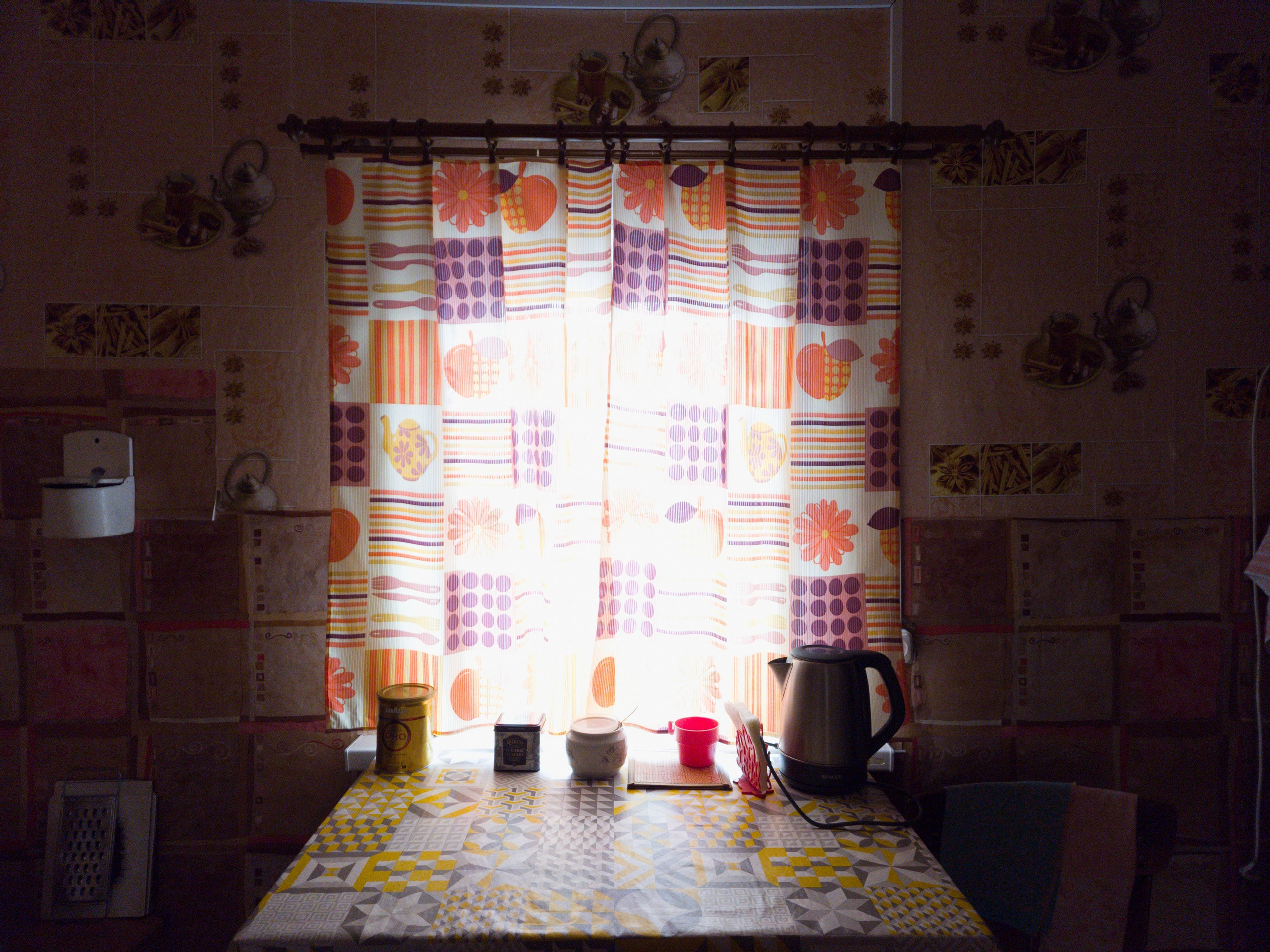 Home.land. Künstler Verstecktoff