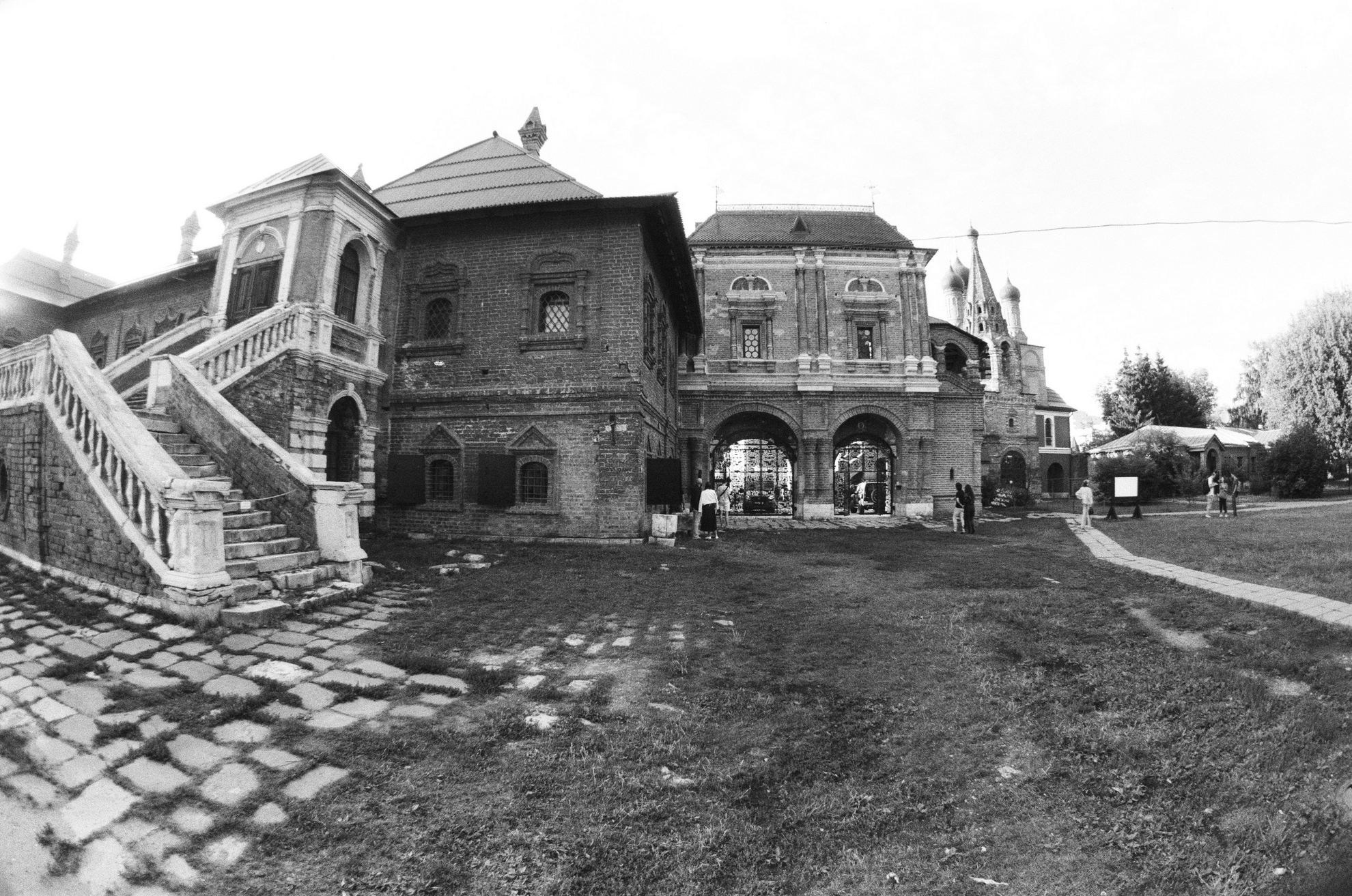 Митрополичьи палаты