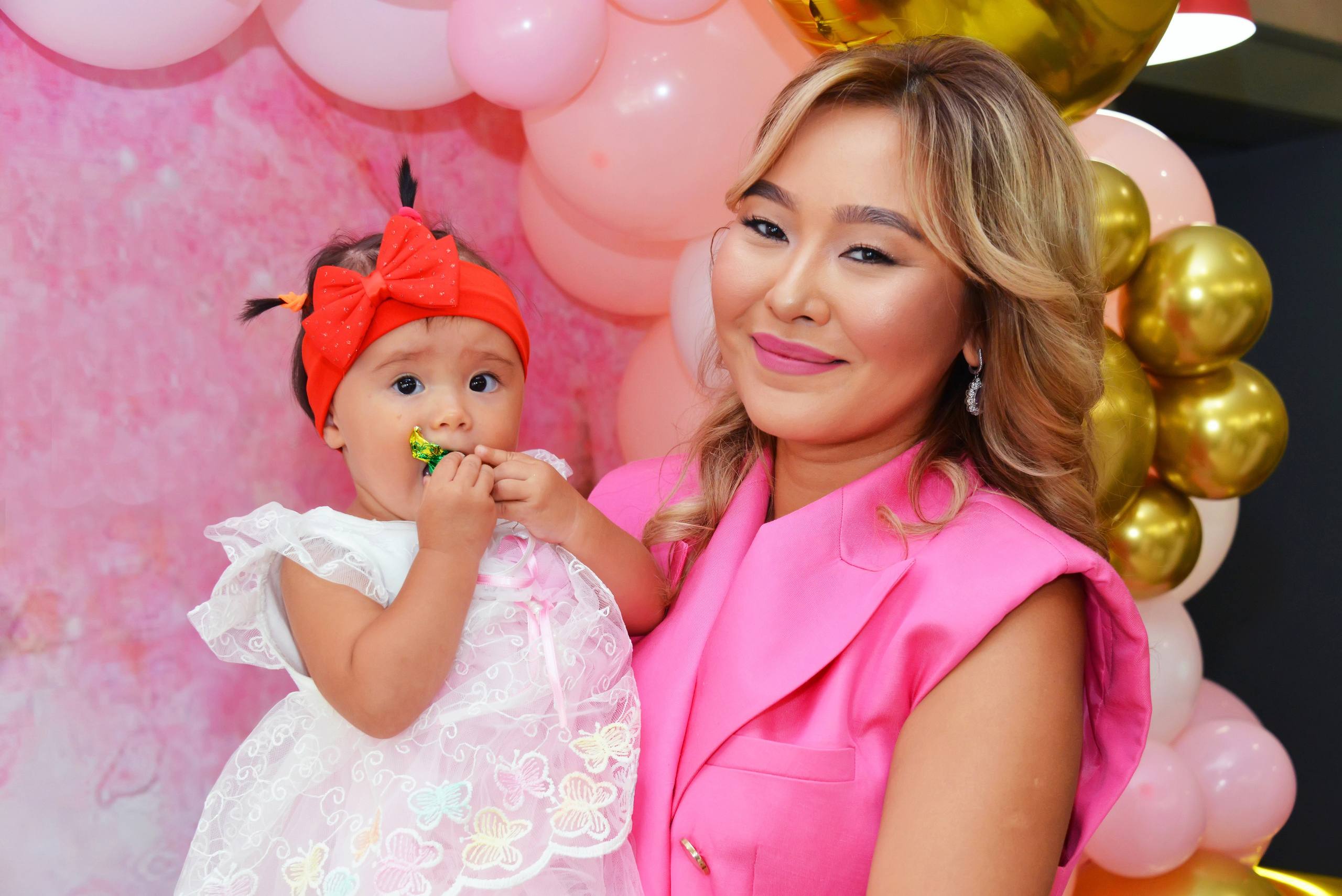 Дети-5 (Адель-1годик). Фотосъёмка. Фотограф Сергей Авдеев-семейный и детский фотограф в Алматы