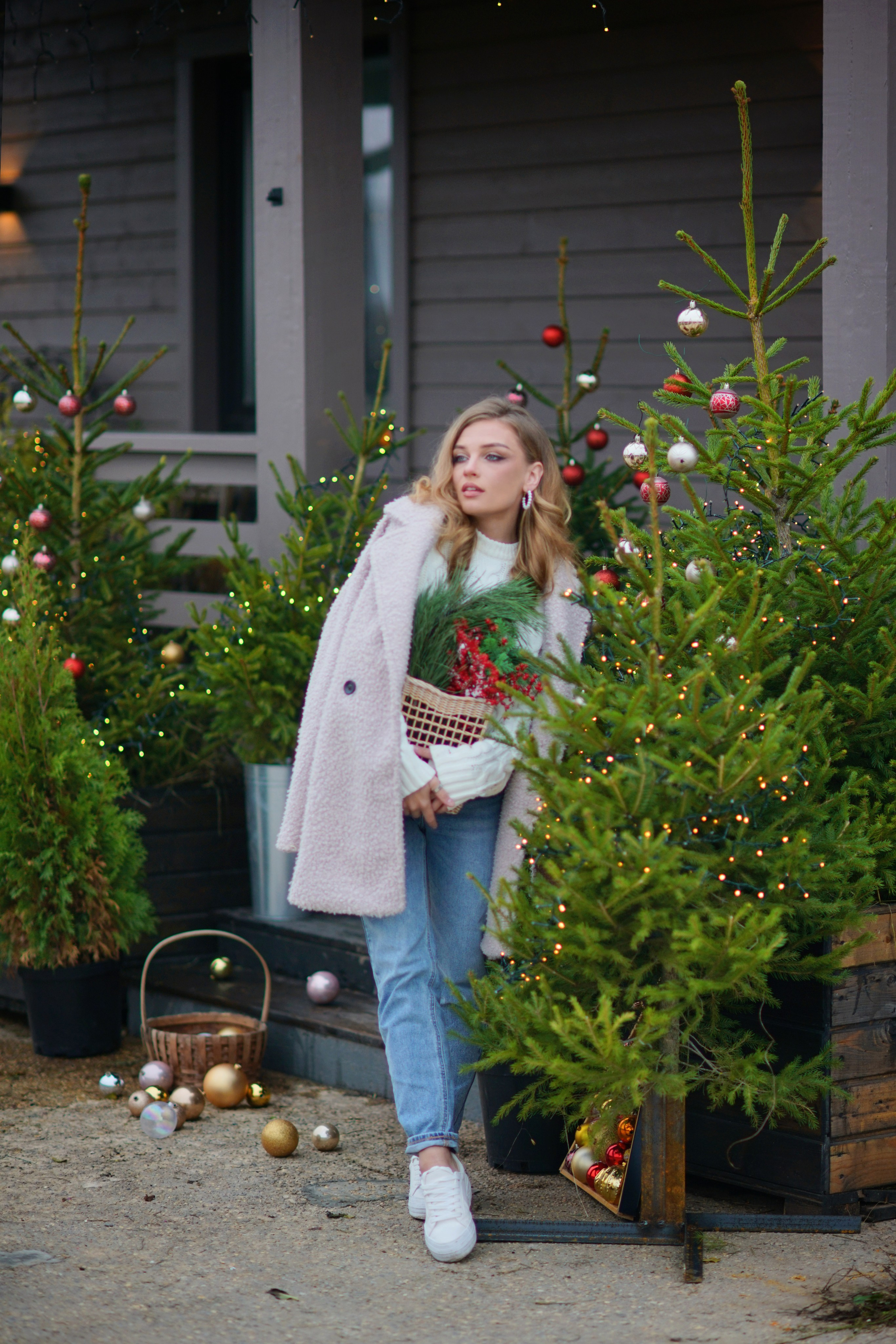 Территория у дома и веранды. Фотодача — загородный дом для съемок в Домодедово, Московская область