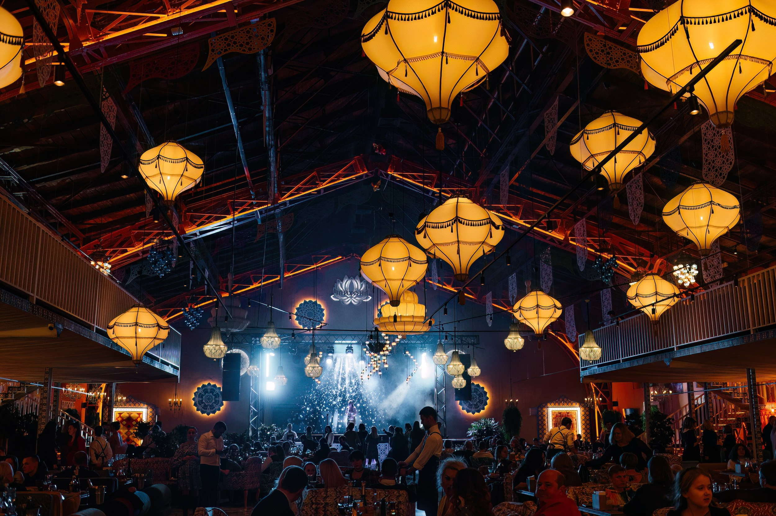 Новогодняя ночь 2024 в ресторане Чайхона ВО. Коммерческий фотограф в Санкт-Петербурге Анна Кобзарь