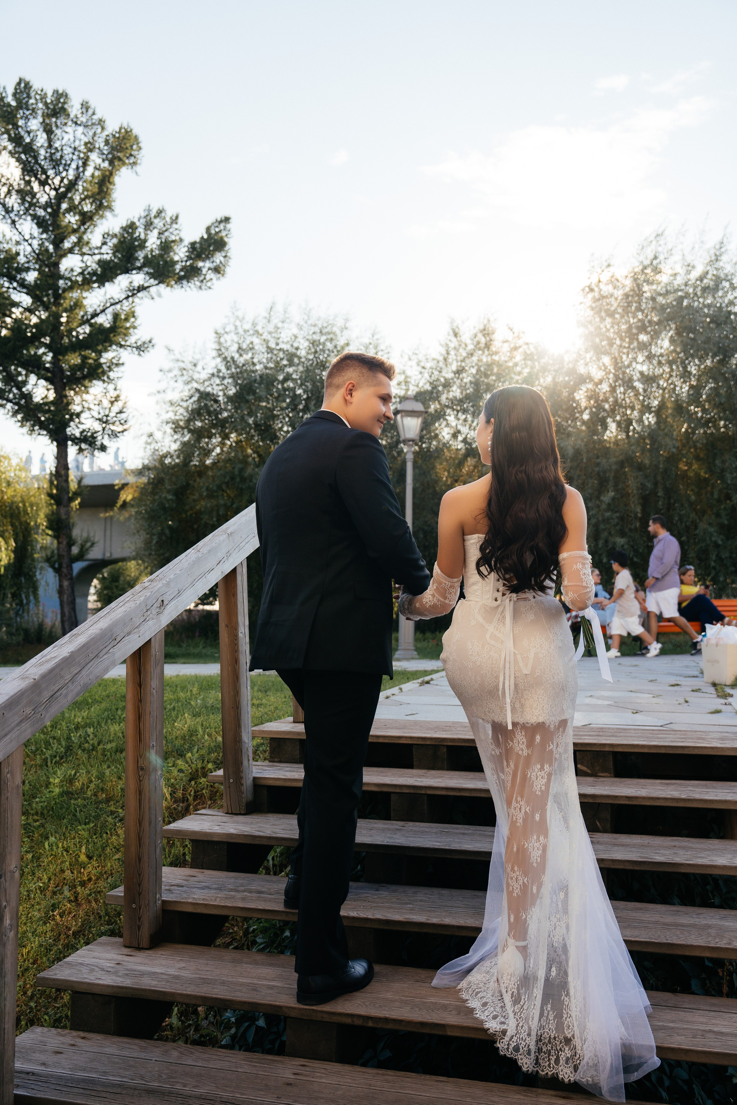 Свадебная фотосессия в Москве у высотки на Котельнической набережной. Свадебный фотограф в Москве Анна Полушина