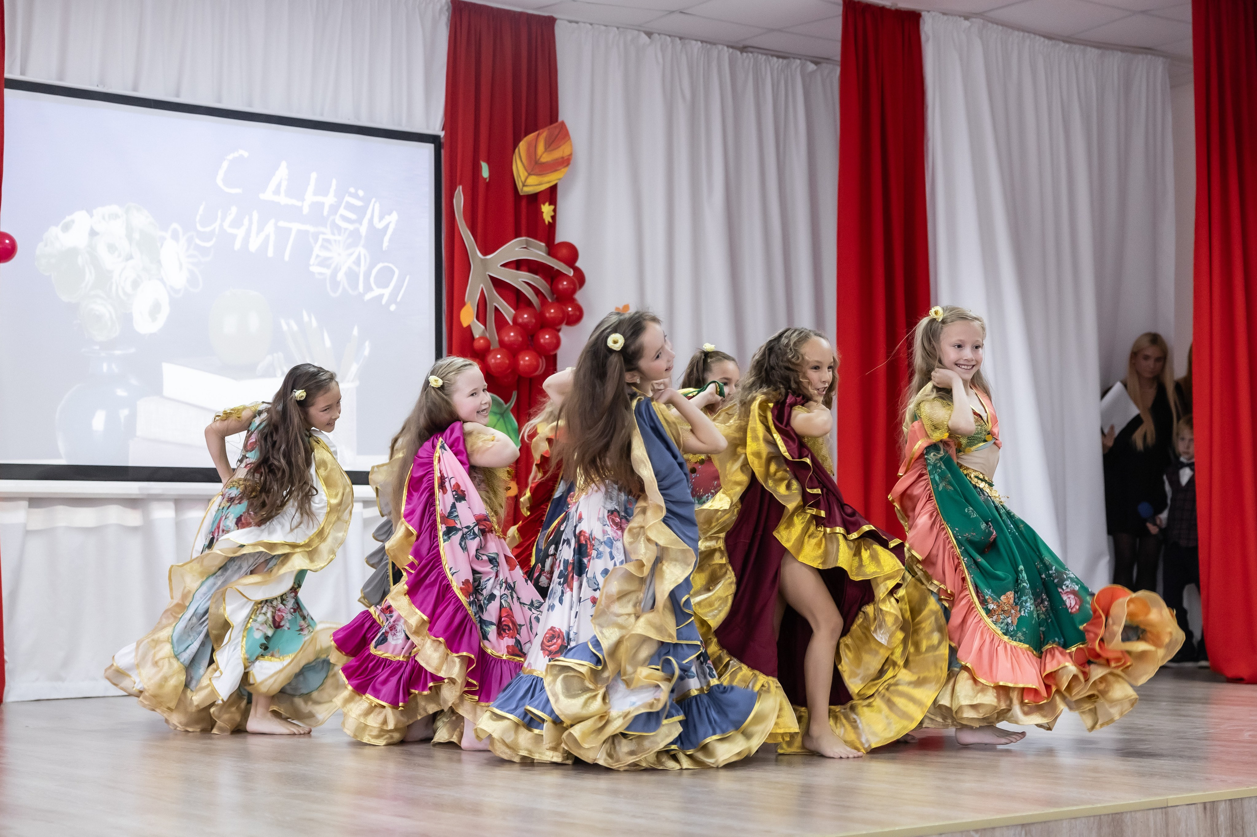 День учителя. Школа 31. Октябрь 2024. Свадебный и Семейный фотограф г. Ижевск Гульназ Солдатова. Гульназ фото