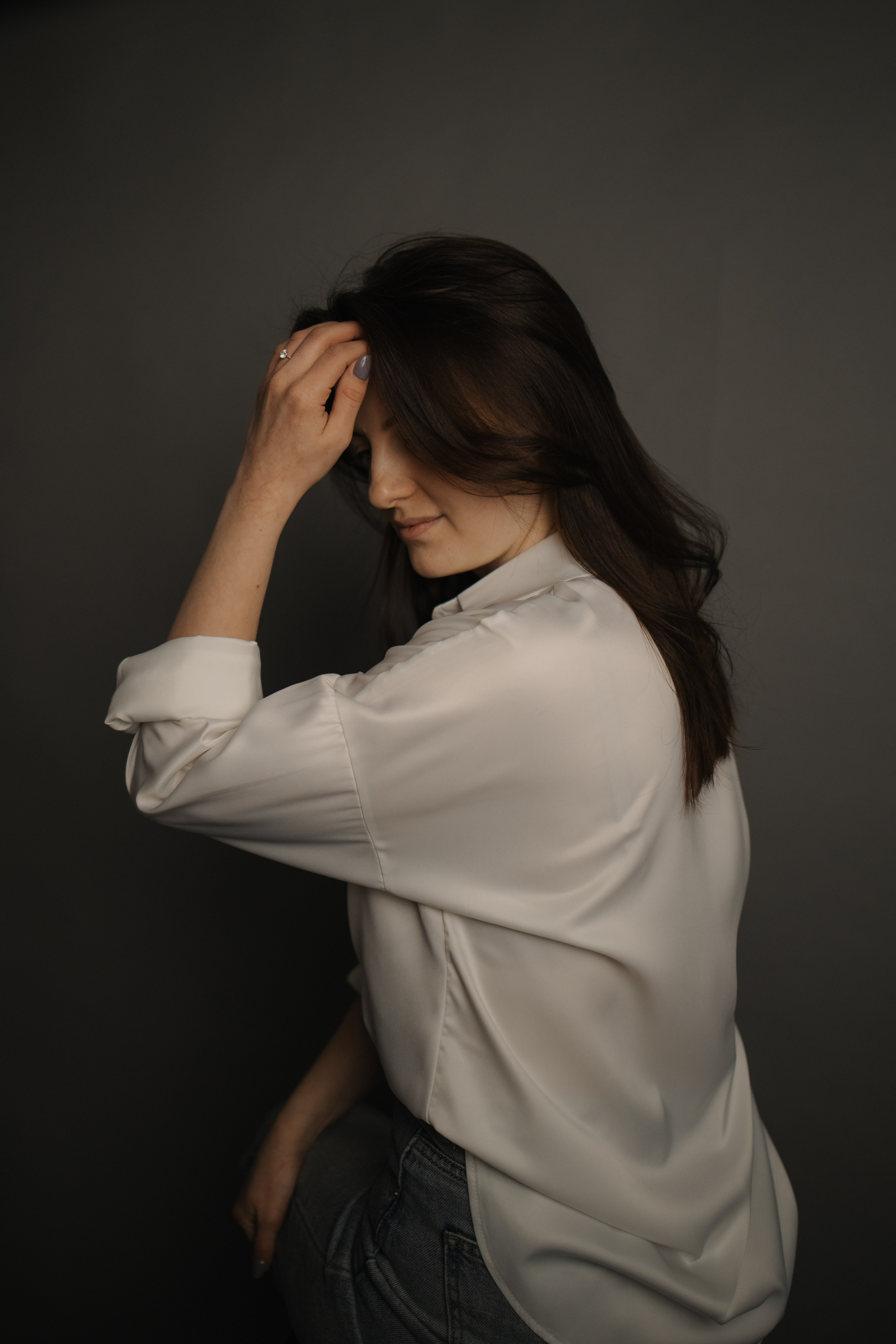 Студийная фотосессия для девушки в светлой студии. Фотограф Углич и Ярославль Ольга Тятюшкина