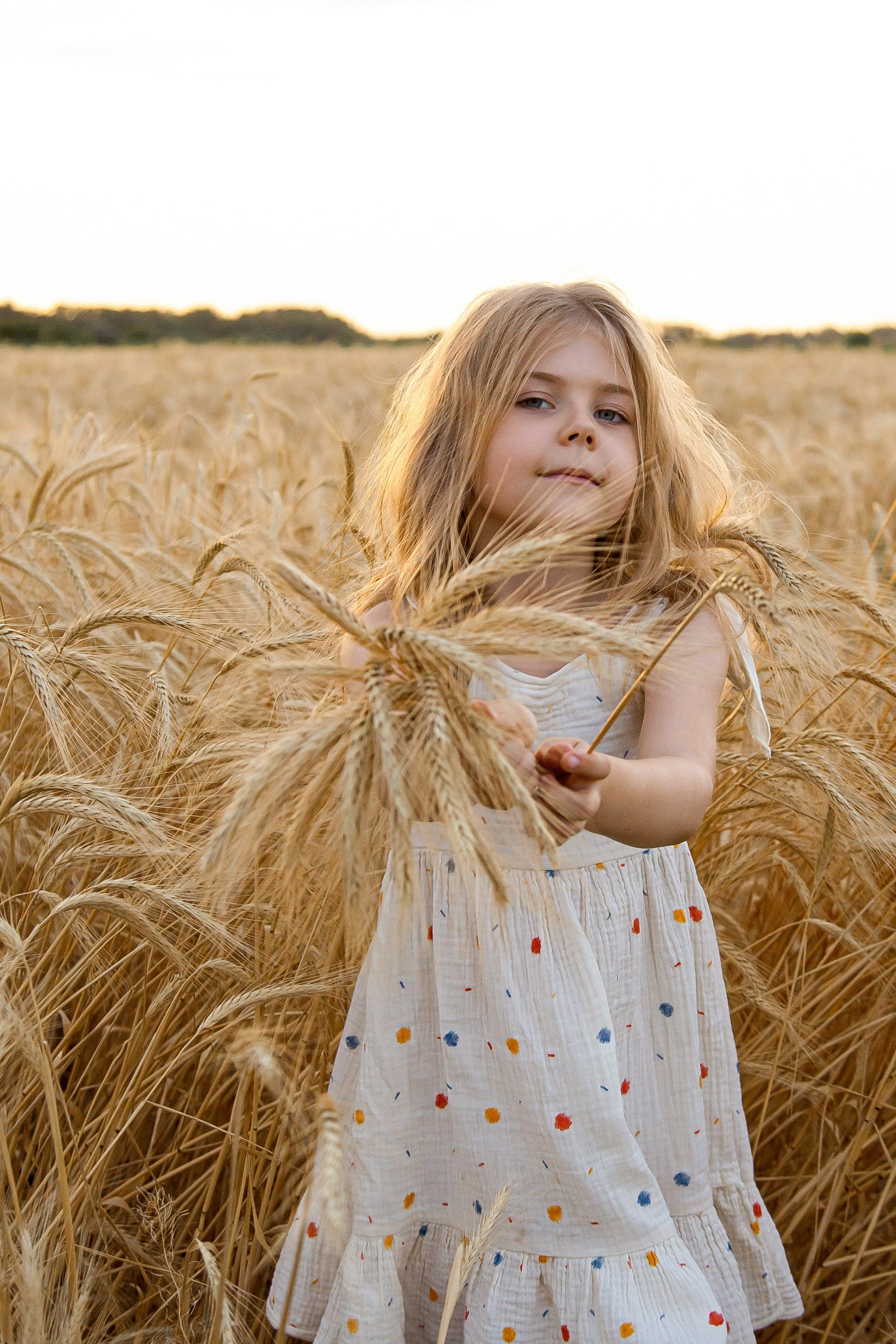 Ксюша в поле. Фотограф в Волгограде Норченко Светлана