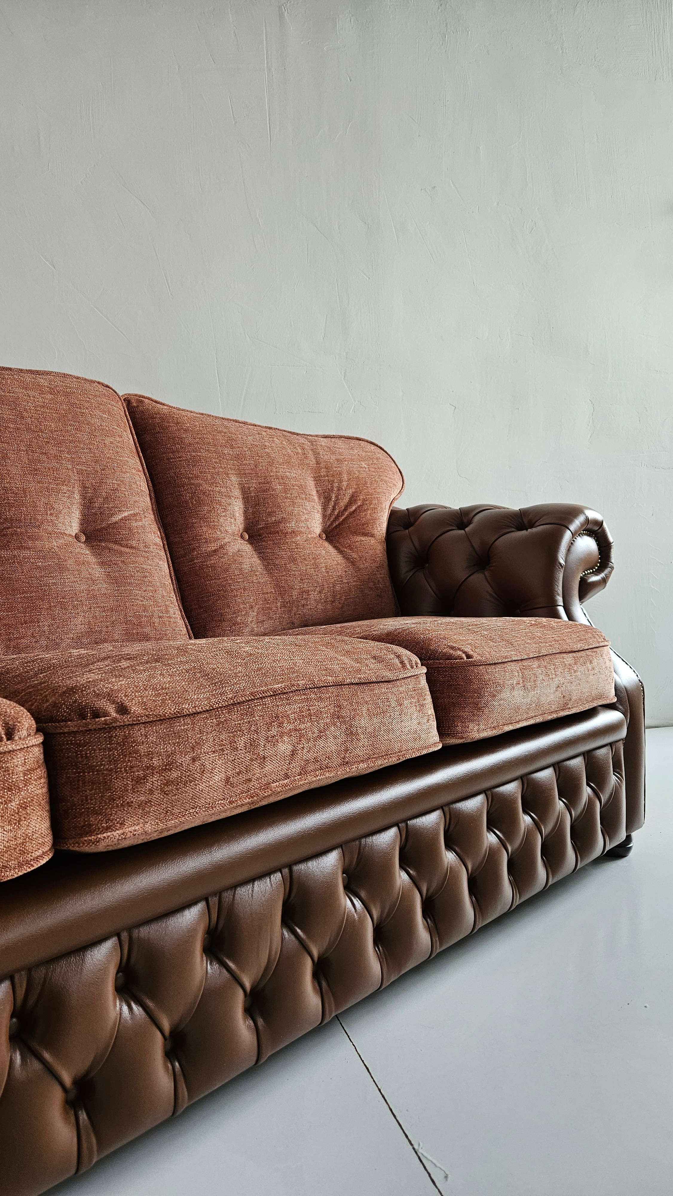 Диван на заказ Изготовление мягкой мебели. Студия интерьерных решений SUNHOUSE. Натяжные потолки, шторы, текстиль