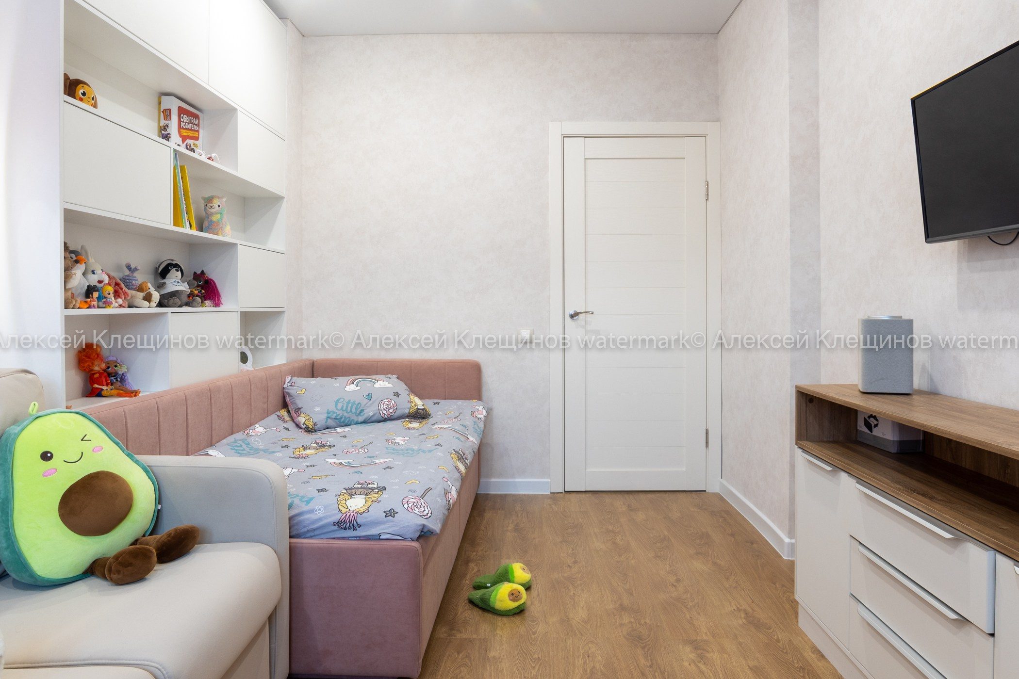 Квартира 100 м² «Нескучный серый и розовый фламинго». Батракова Наталья дизайнер интерьеров Санкт-Петербург Москва Архангель