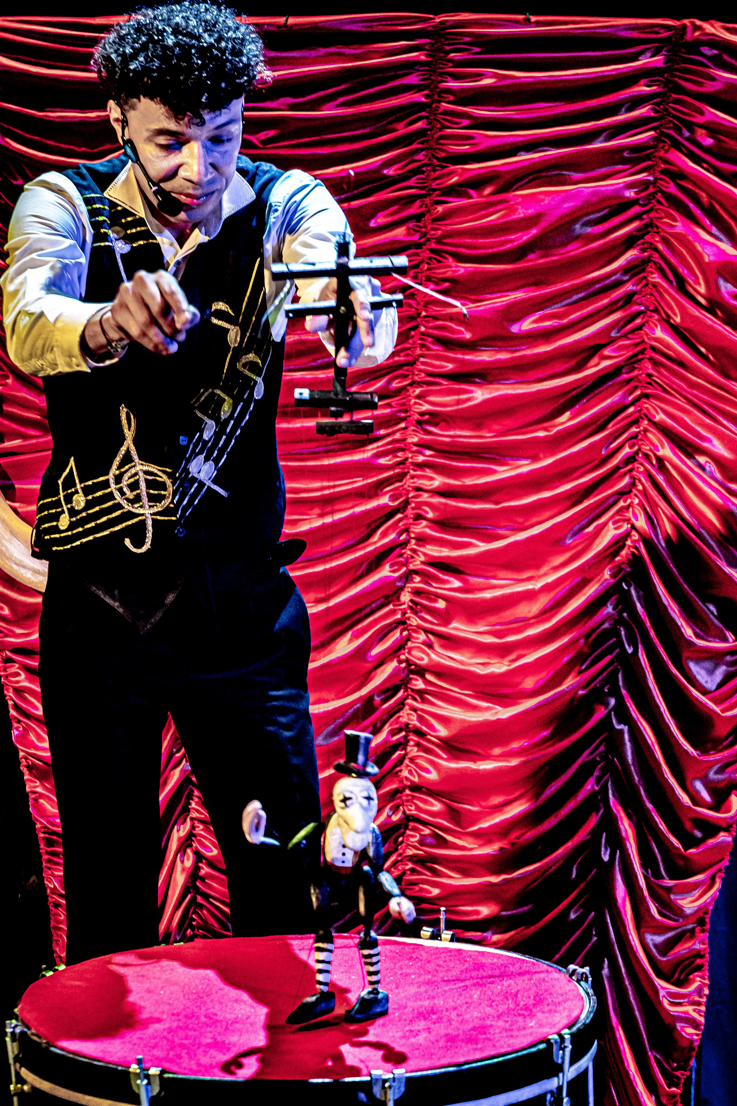 Цирк из Саквояжа спектакль театра САКВОЯЖ. Фотограф в Сочи Юрий Шептаев