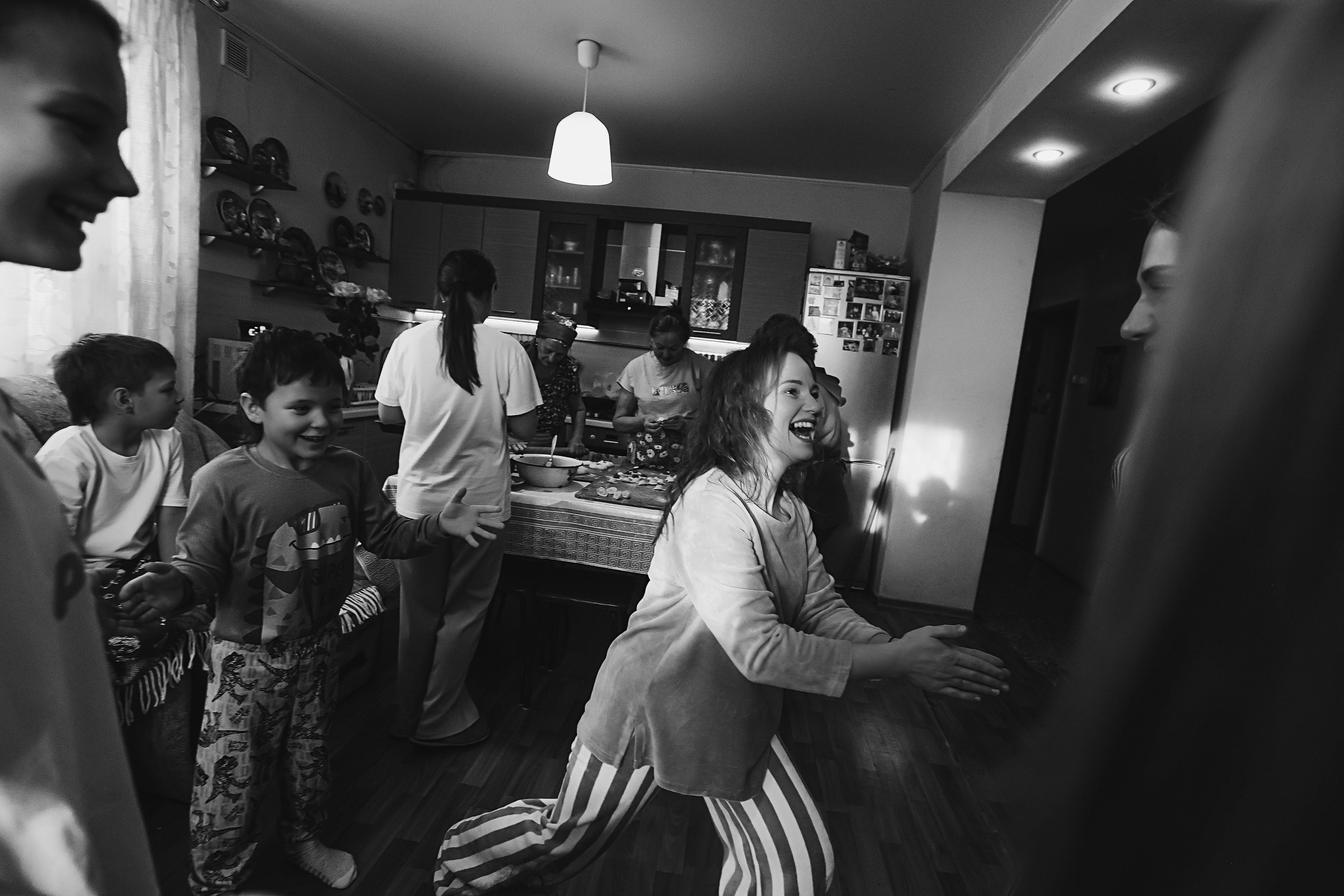 Большая семья репортаж. Семейный фотограф Тюмень, фотограф на роды Салмина Мария