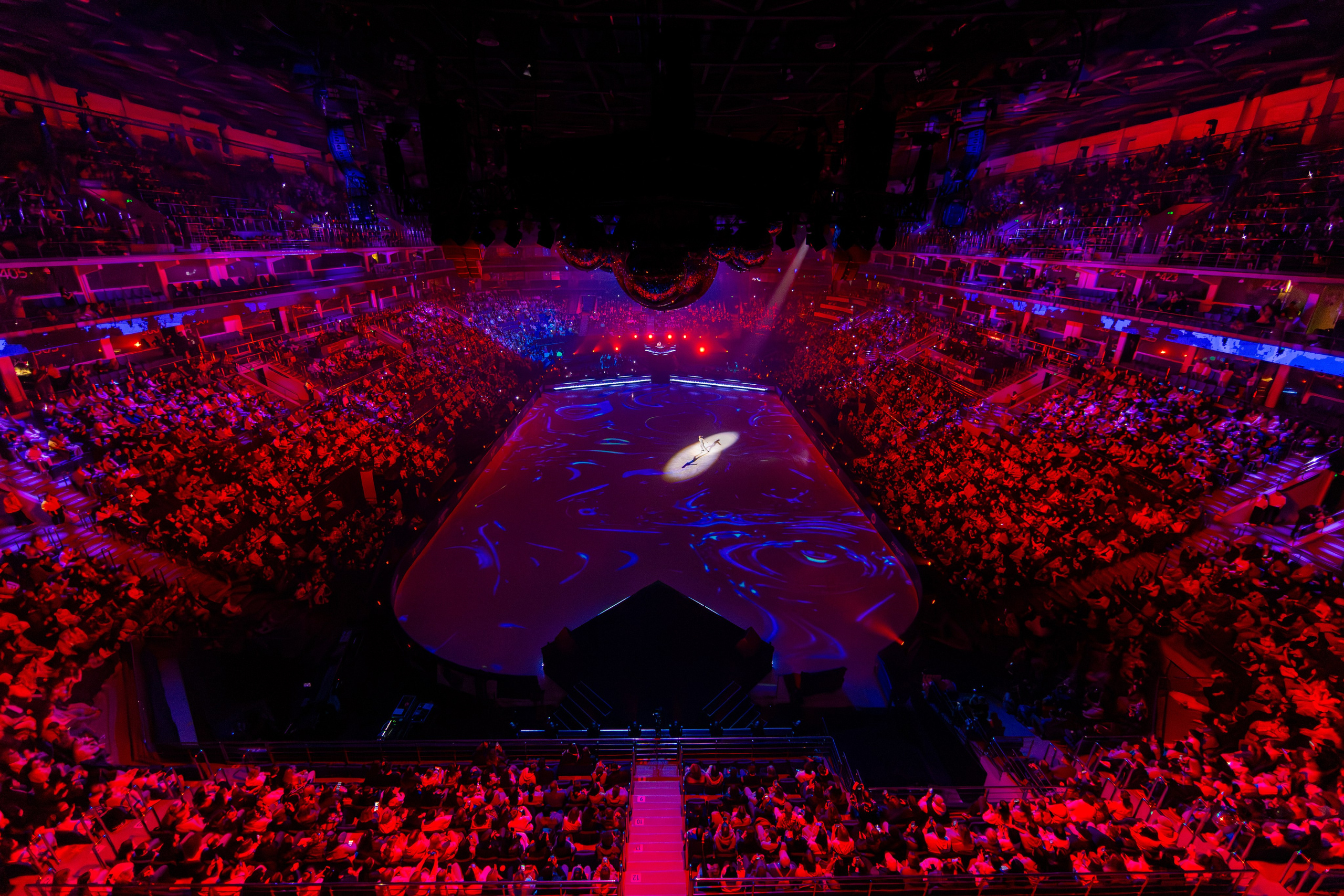 Шоу Евгении Медведевой. Фотограф Вадим Казусь