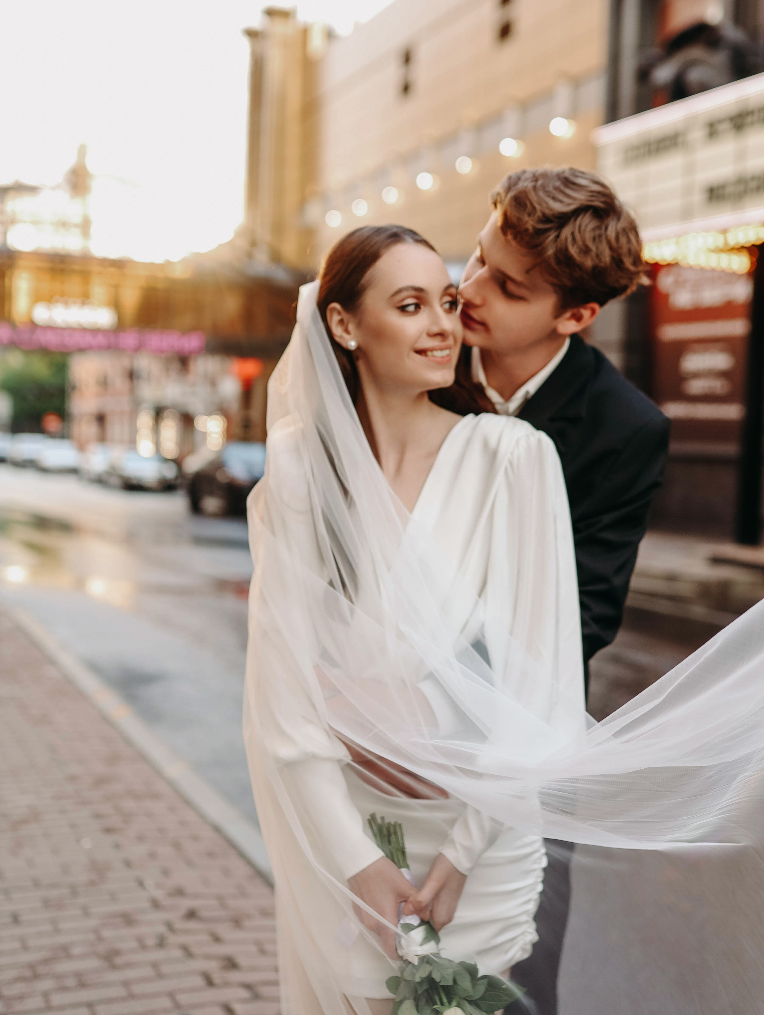 Свадебная фотосессия на улице. Свадебный и семейный фотограф в Москве