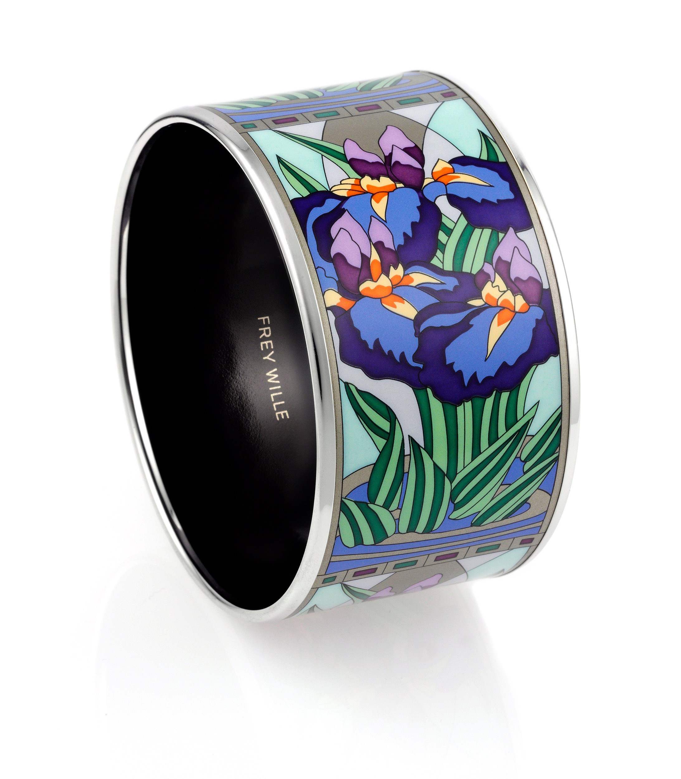 Ювелирные изделия. Предметная фотосъемка антиквариата, ювелирных украшений, камнерезных изделий, картин, предметов искусства и коллекционных предметов