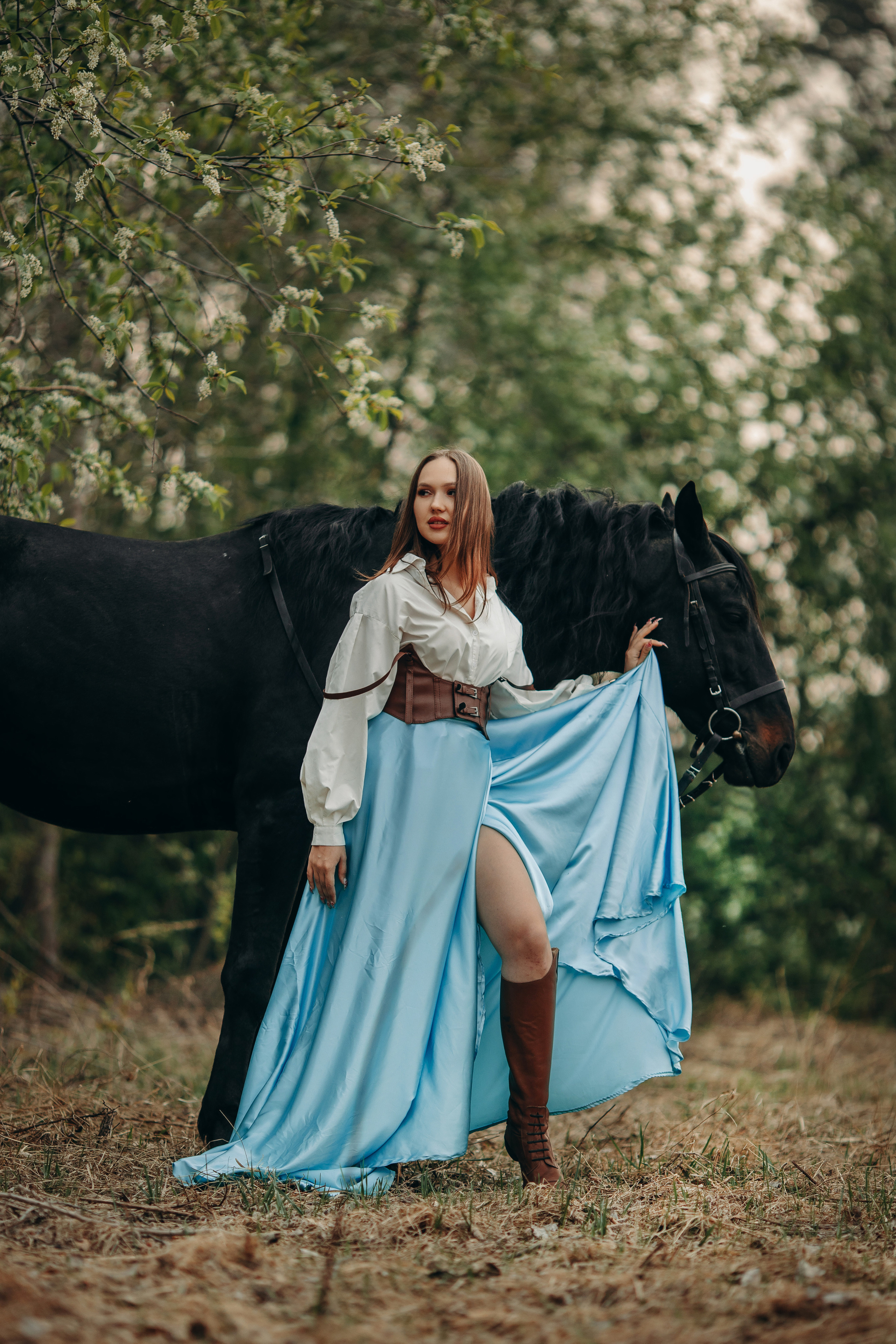 Юбка голубая универсальна до 48. Блузка до 48. Пояс до 46. (этот наряд можно составить с разного цвета юбками).